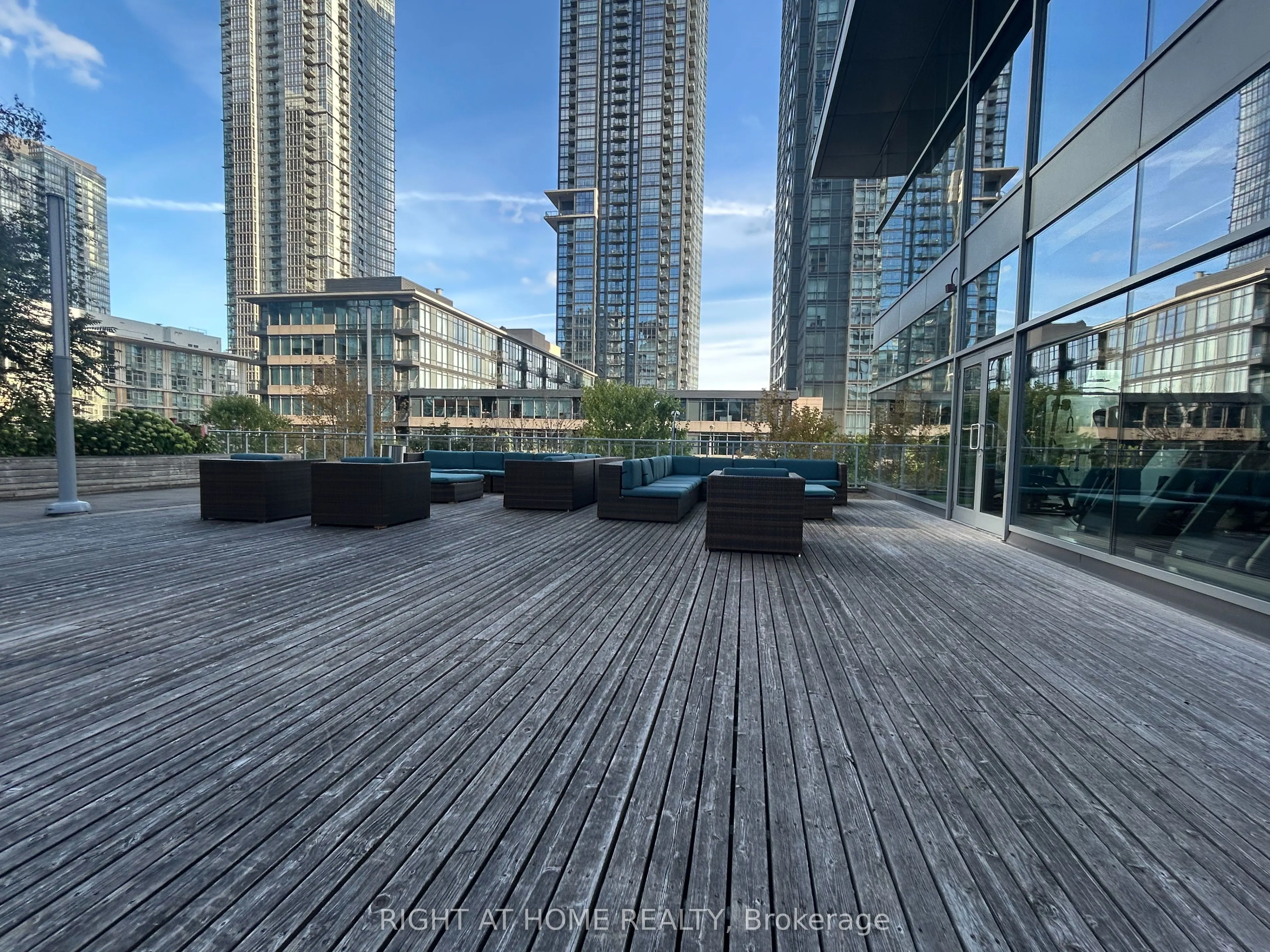 25 Telegram Mews, #3702