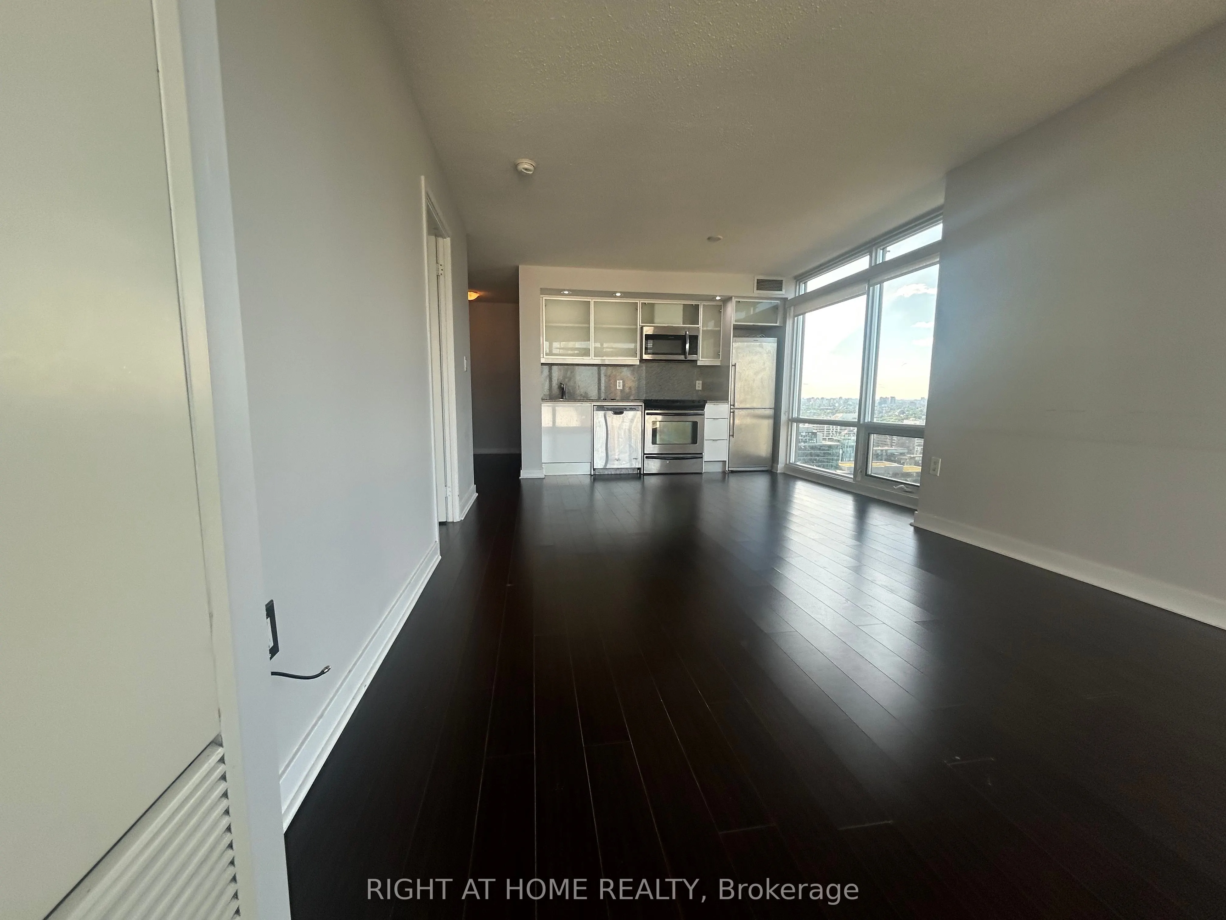 25 Telegram Mews, #3702
