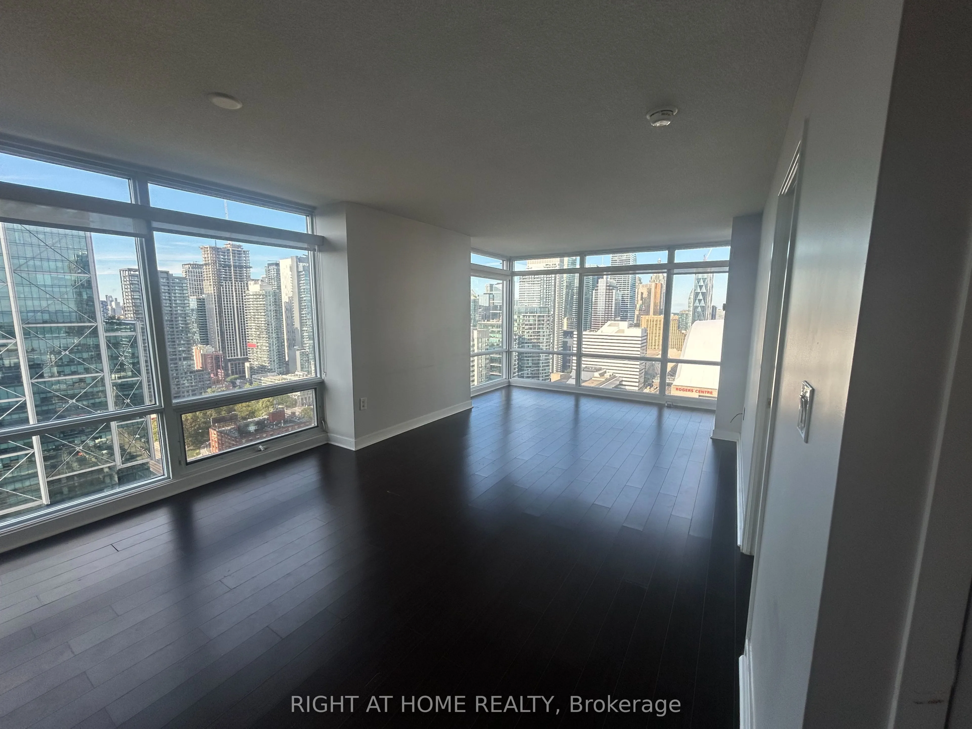 25 Telegram Mews, #3702