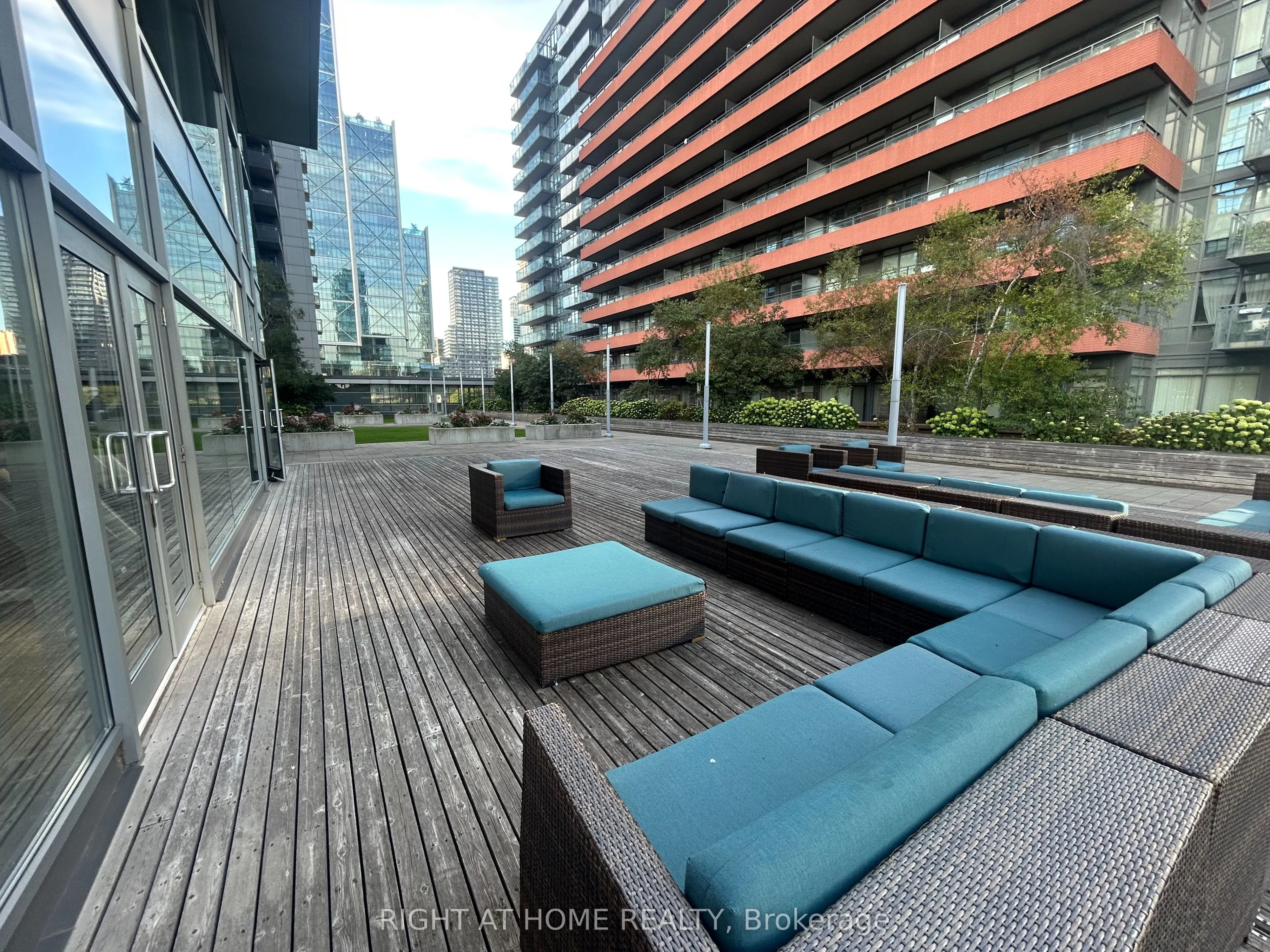 25 Telegram Mews, #3702