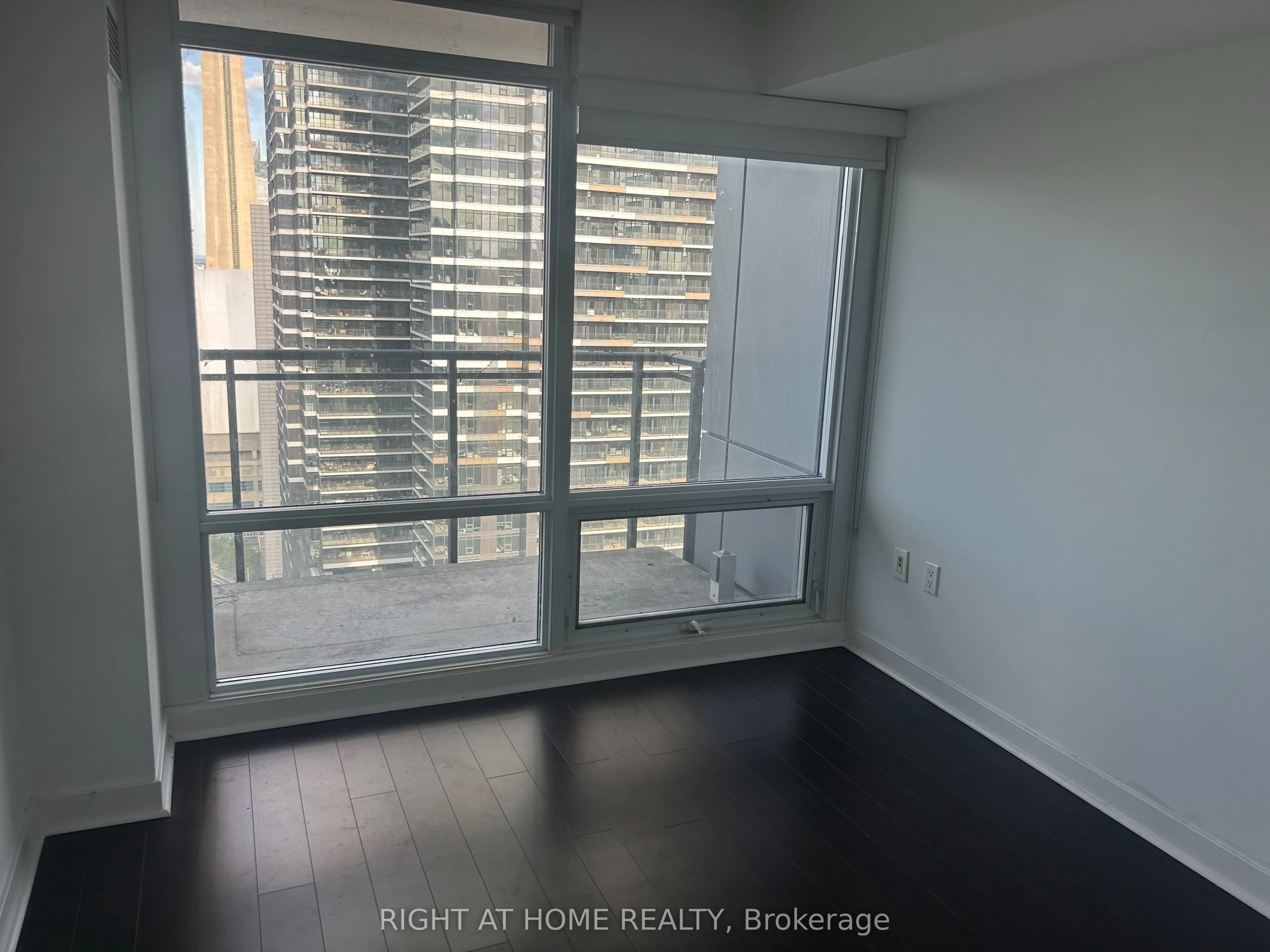 25 Telegram Mews, #3702
