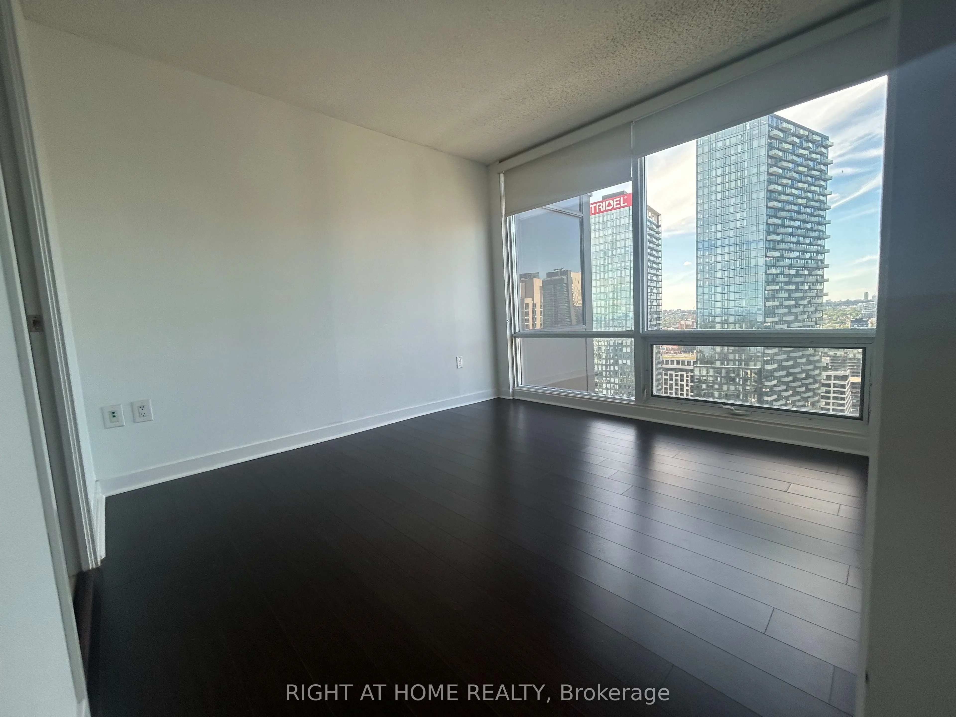 25 Telegram Mews, #3702