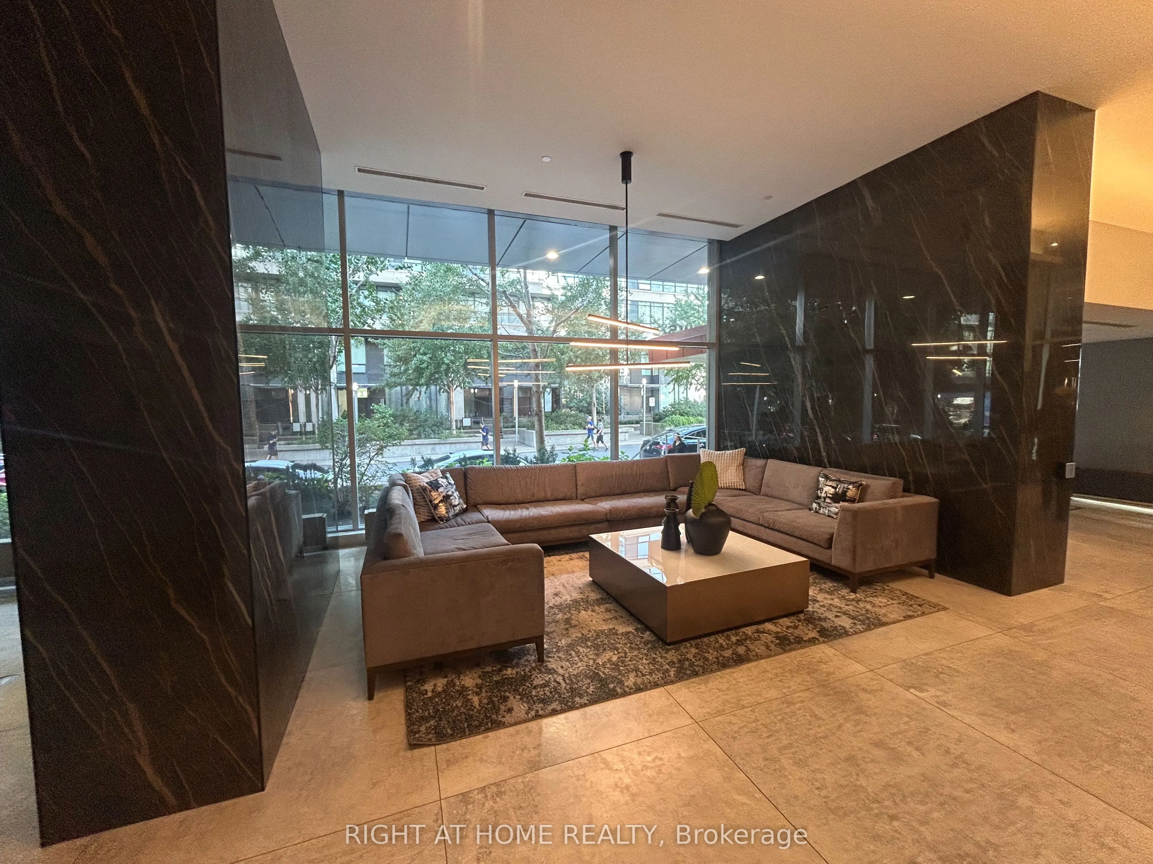 25 Telegram Mews, #3702