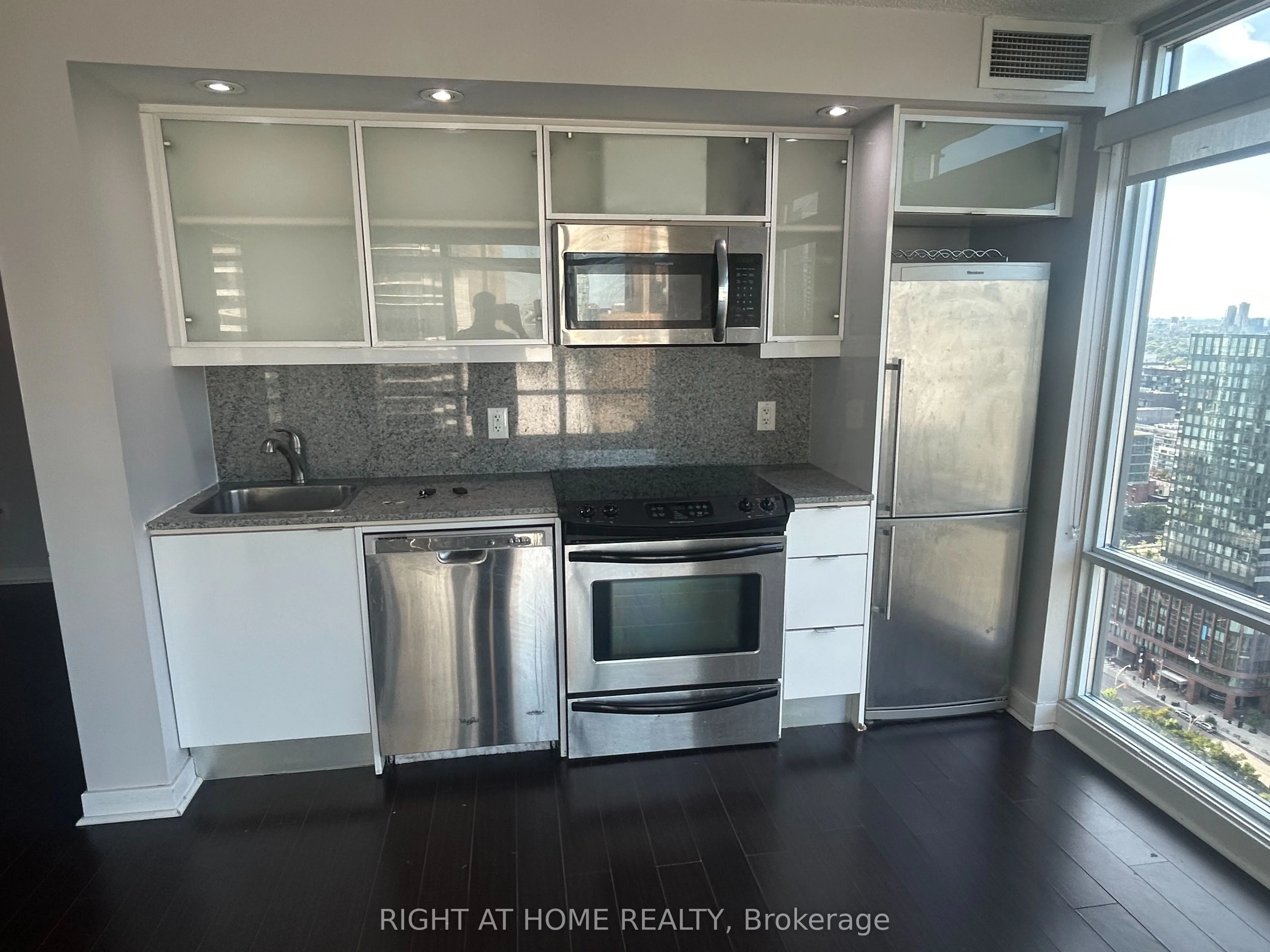 25 Telegram Mews, #3702