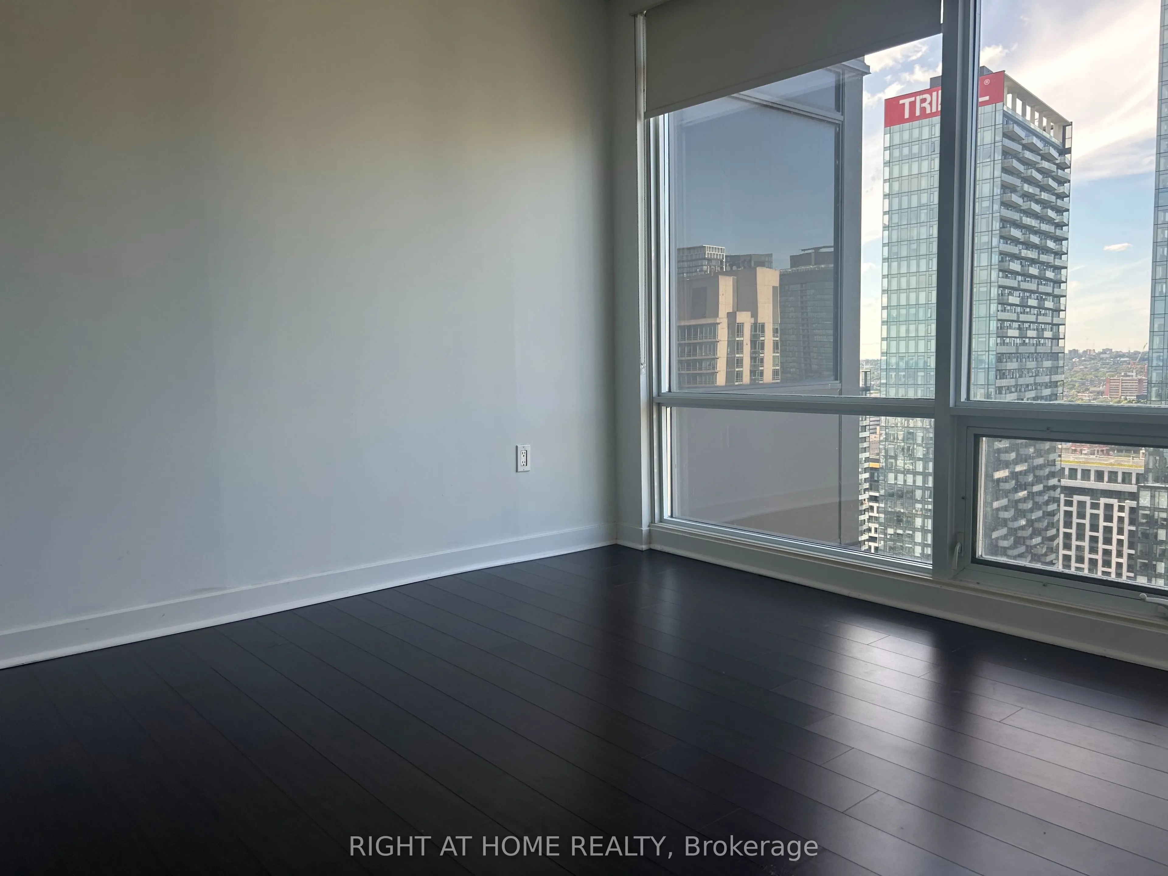 25 Telegram Mews, #3702