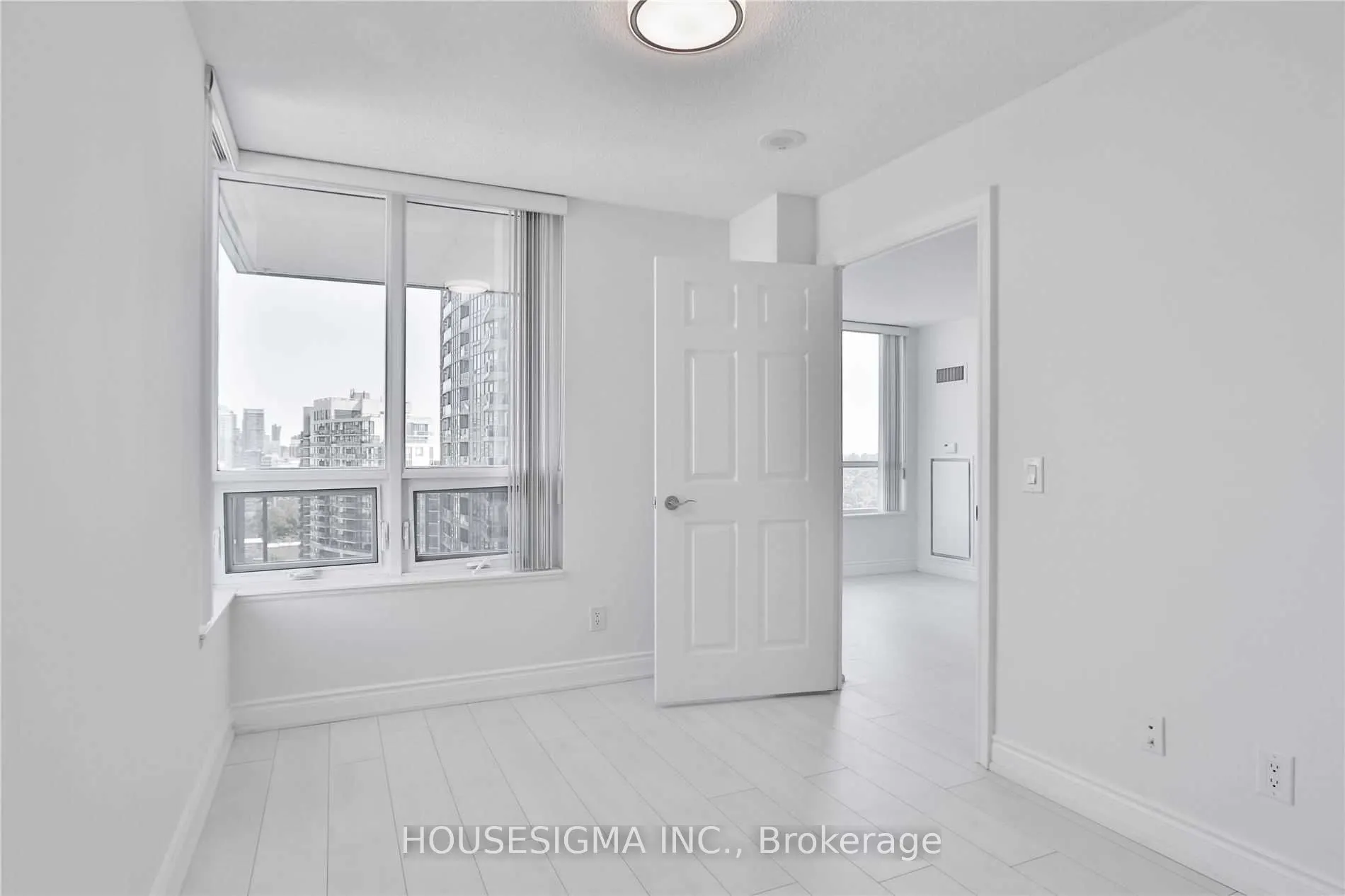 25 Greenview Avenue, #1826