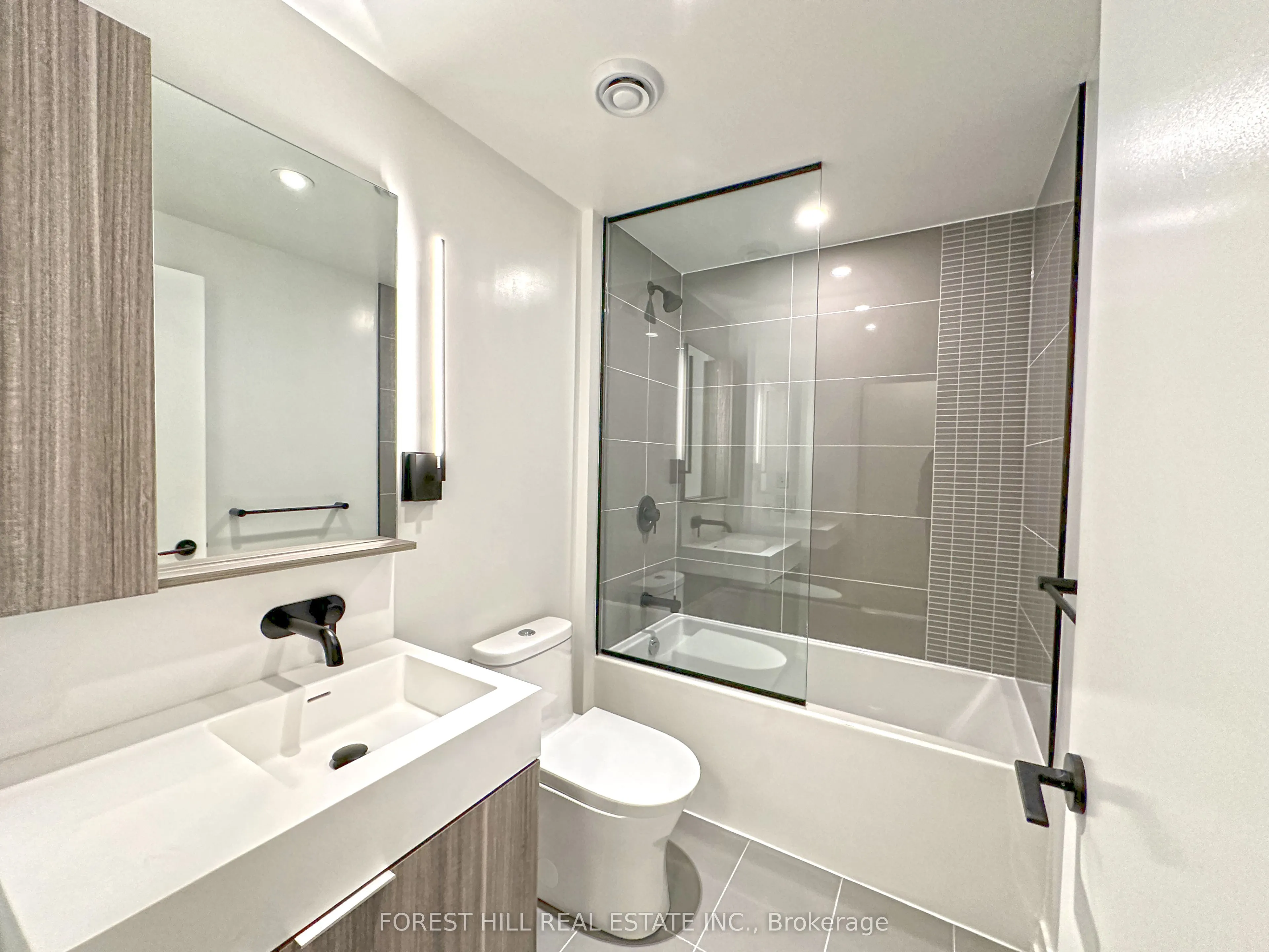 117 Broadway Avenue, #204