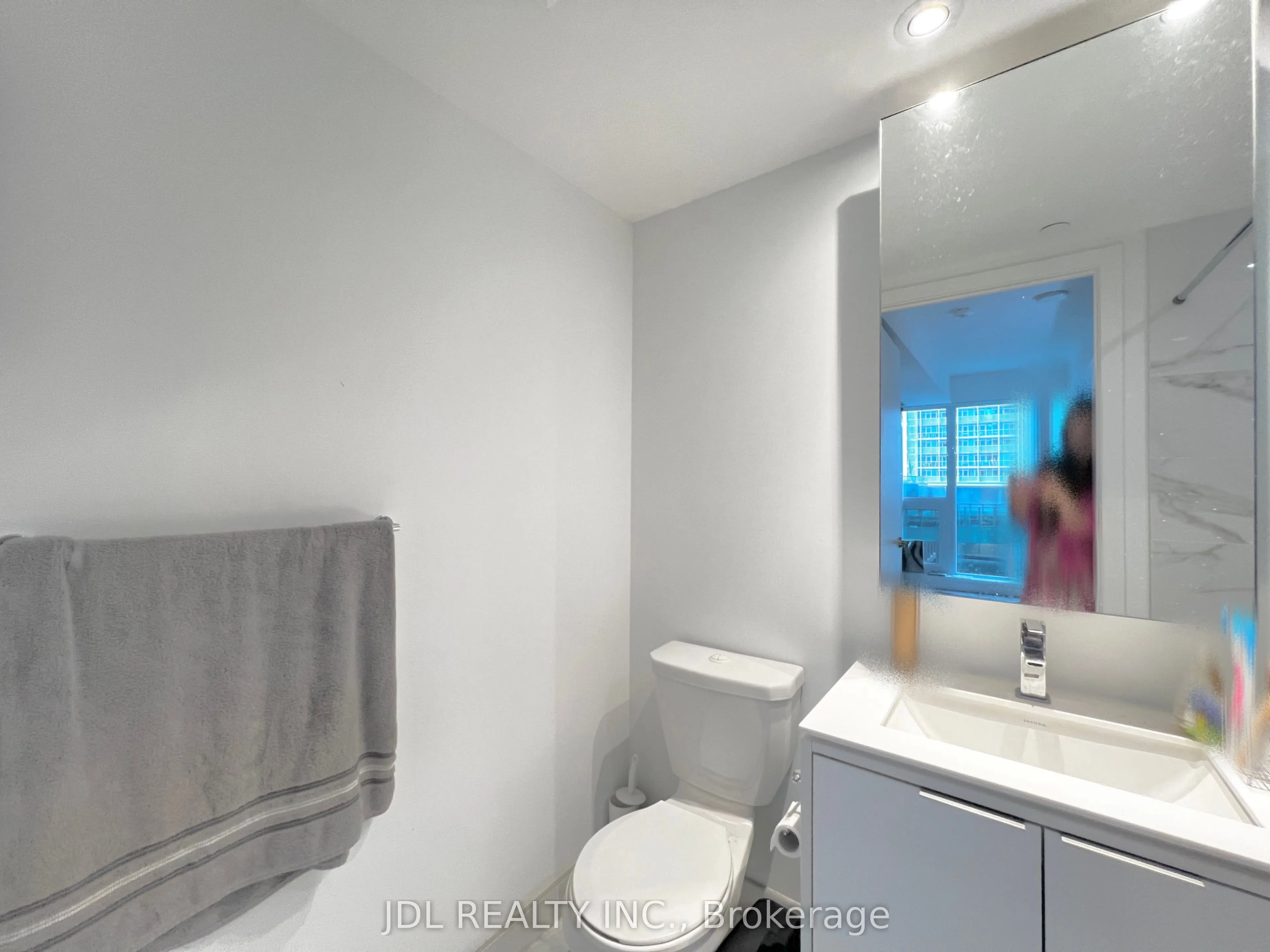 77 Shuter Street, #1002