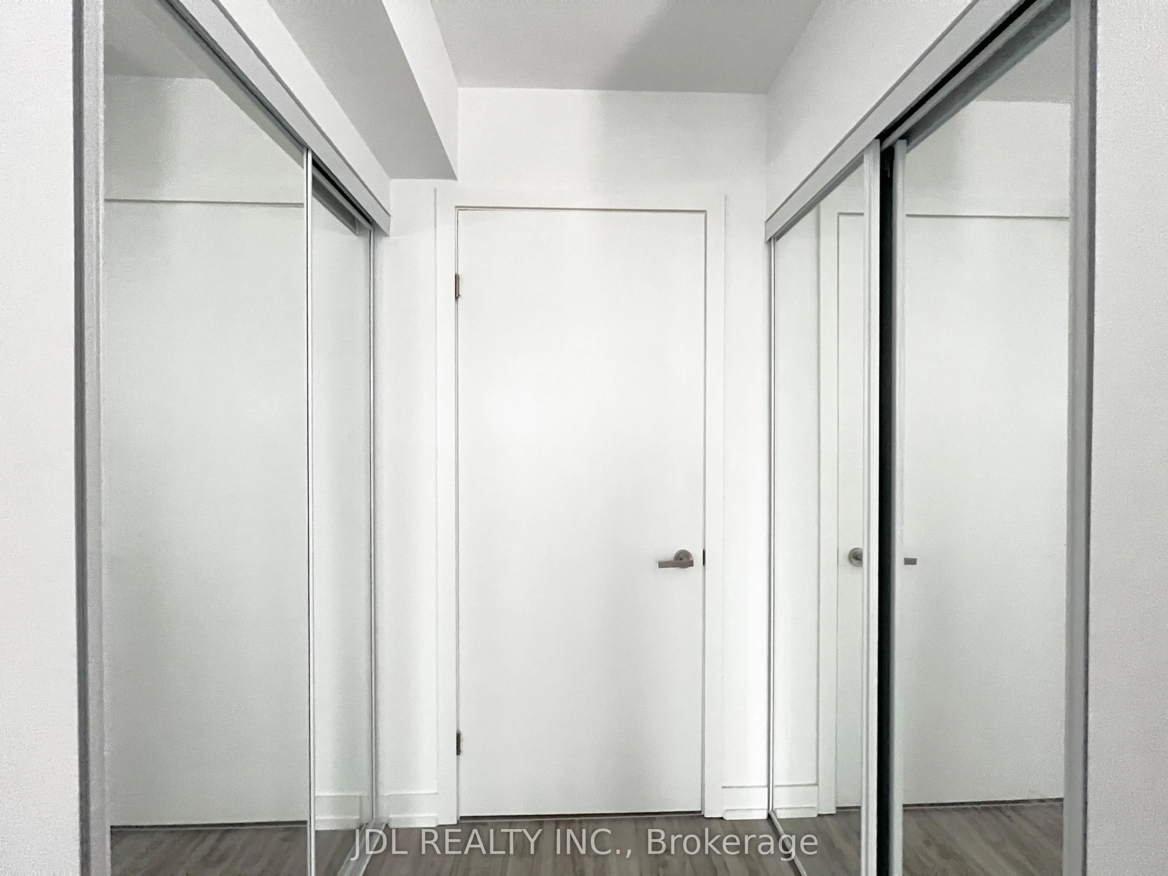 77 Shuter Street, #1002