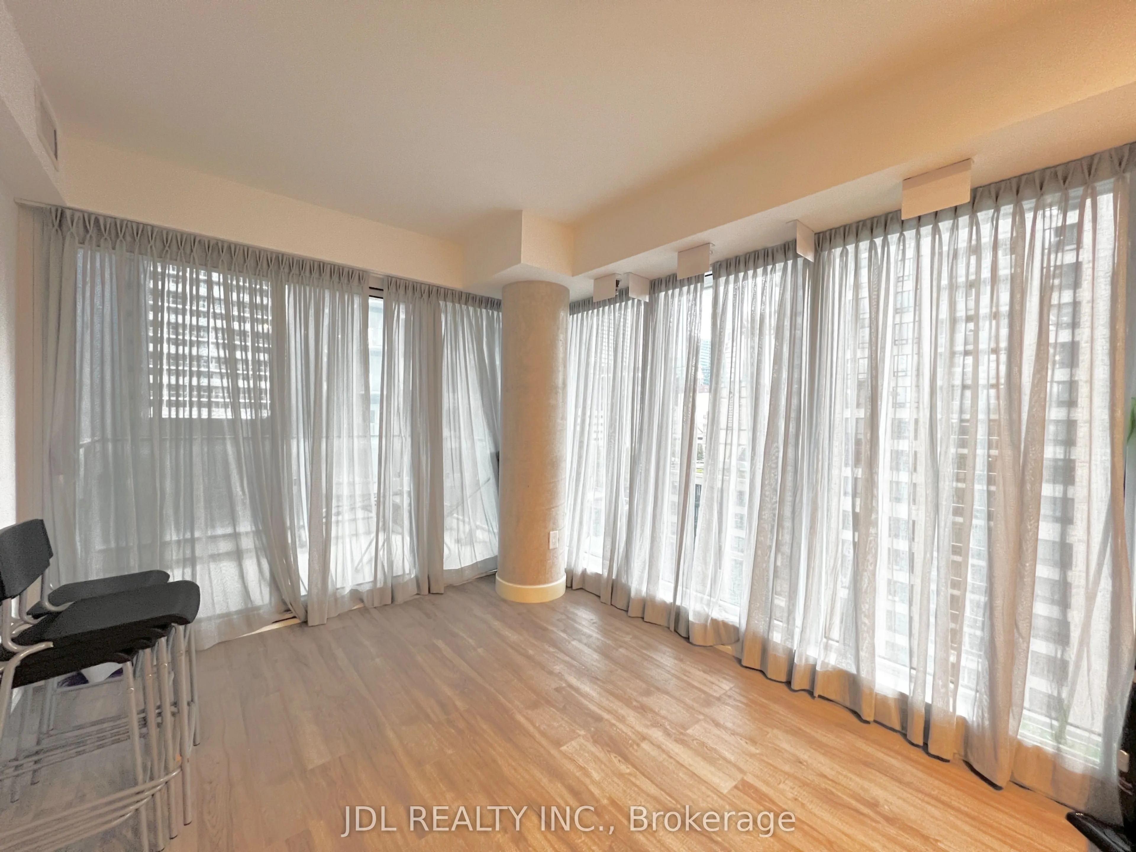 77 Shuter Street, #1002