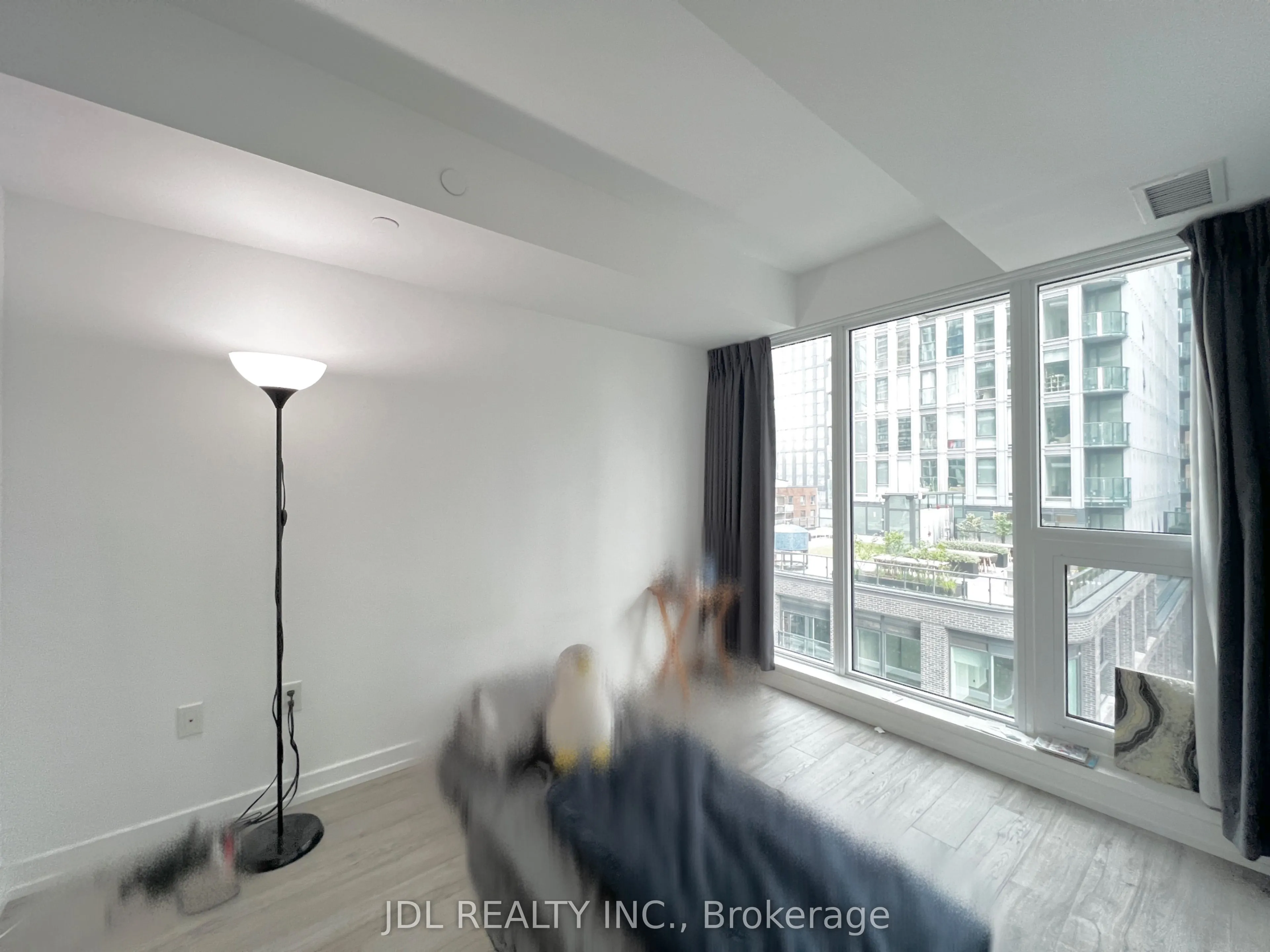 77 Shuter Street, #1002