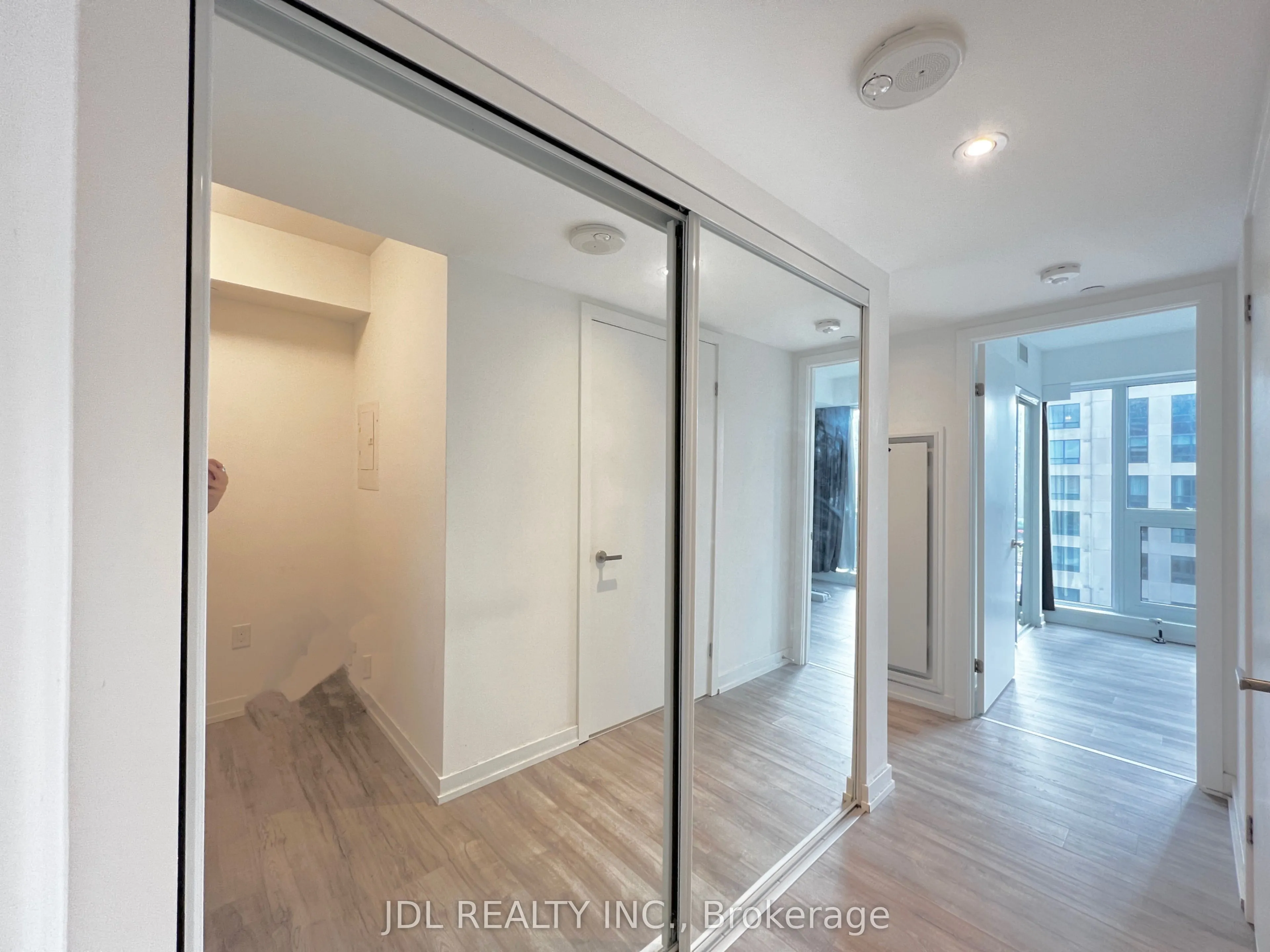 77 Shuter Street, #1002