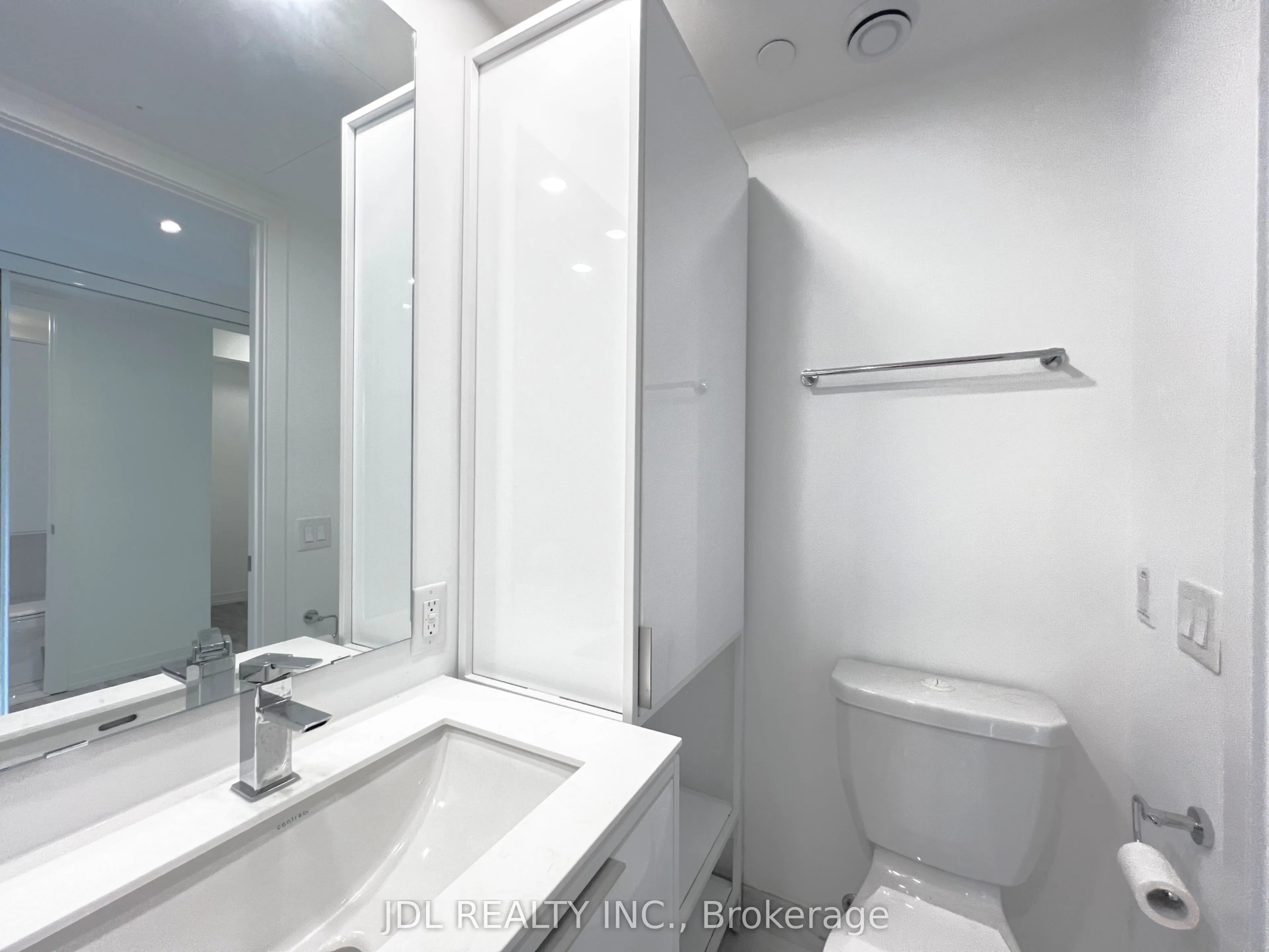 77 Shuter Street, #1002
