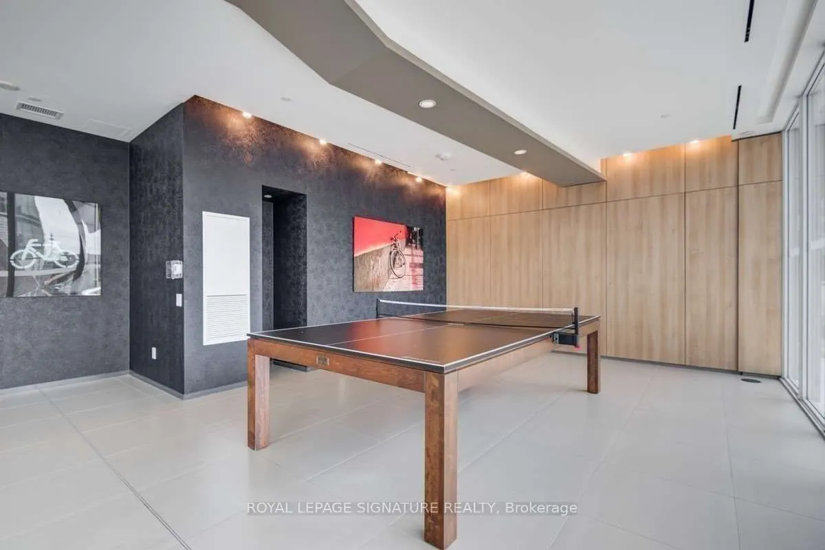 68 Shuter Street, #907