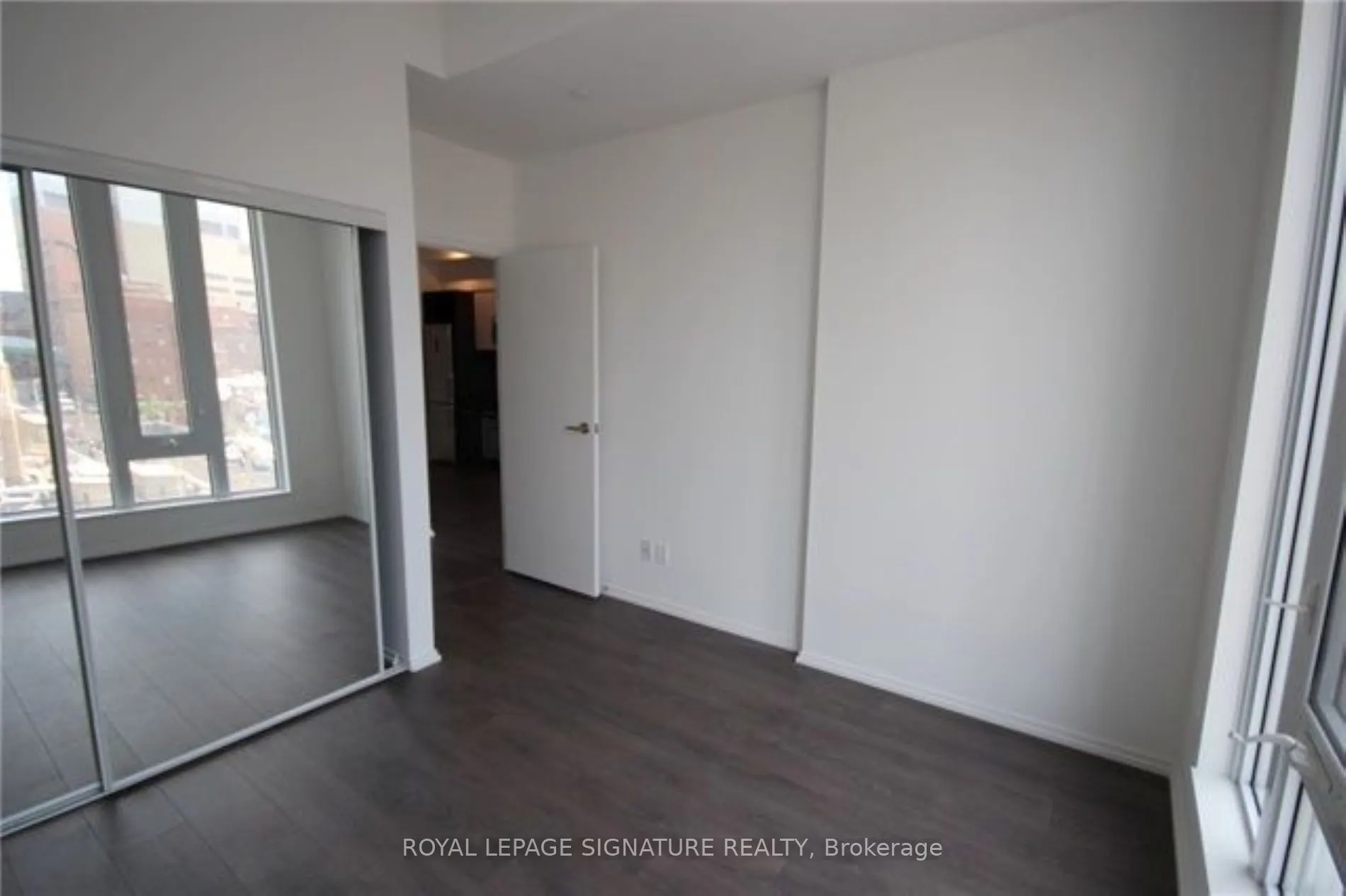 68 Shuter Street, #907