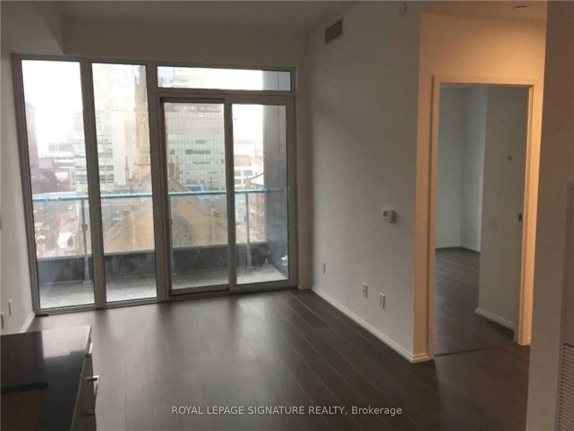 68 Shuter Street, #907