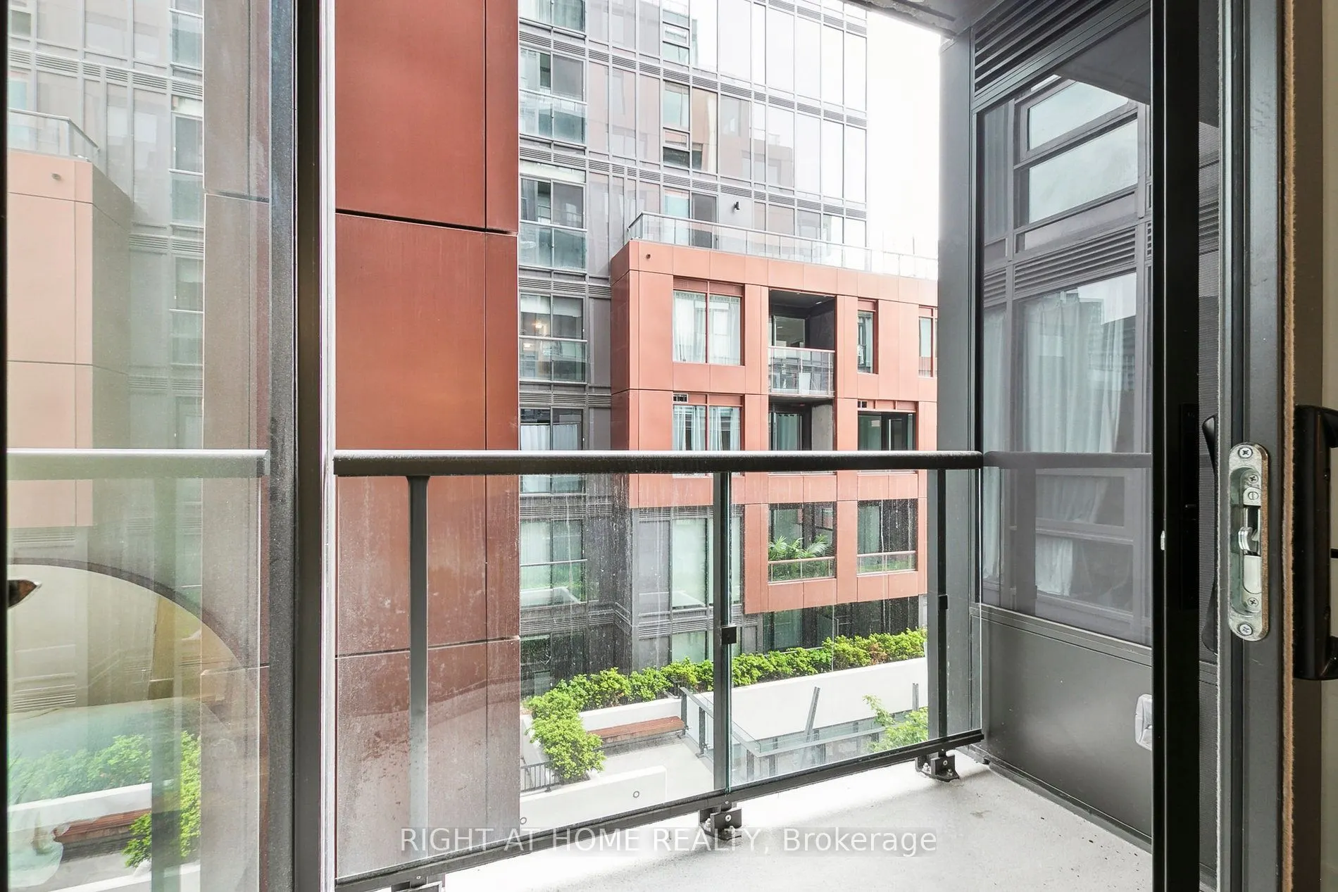 28 Eastern Avenue, #401