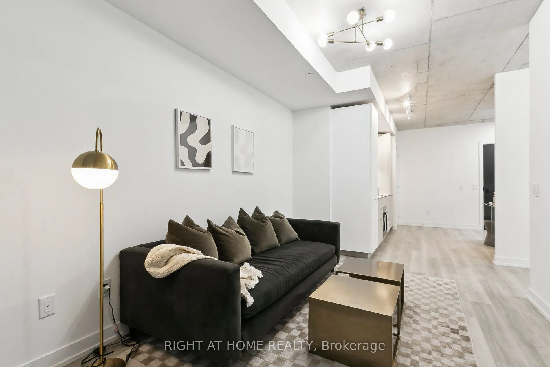 28 Eastern Avenue, #401
