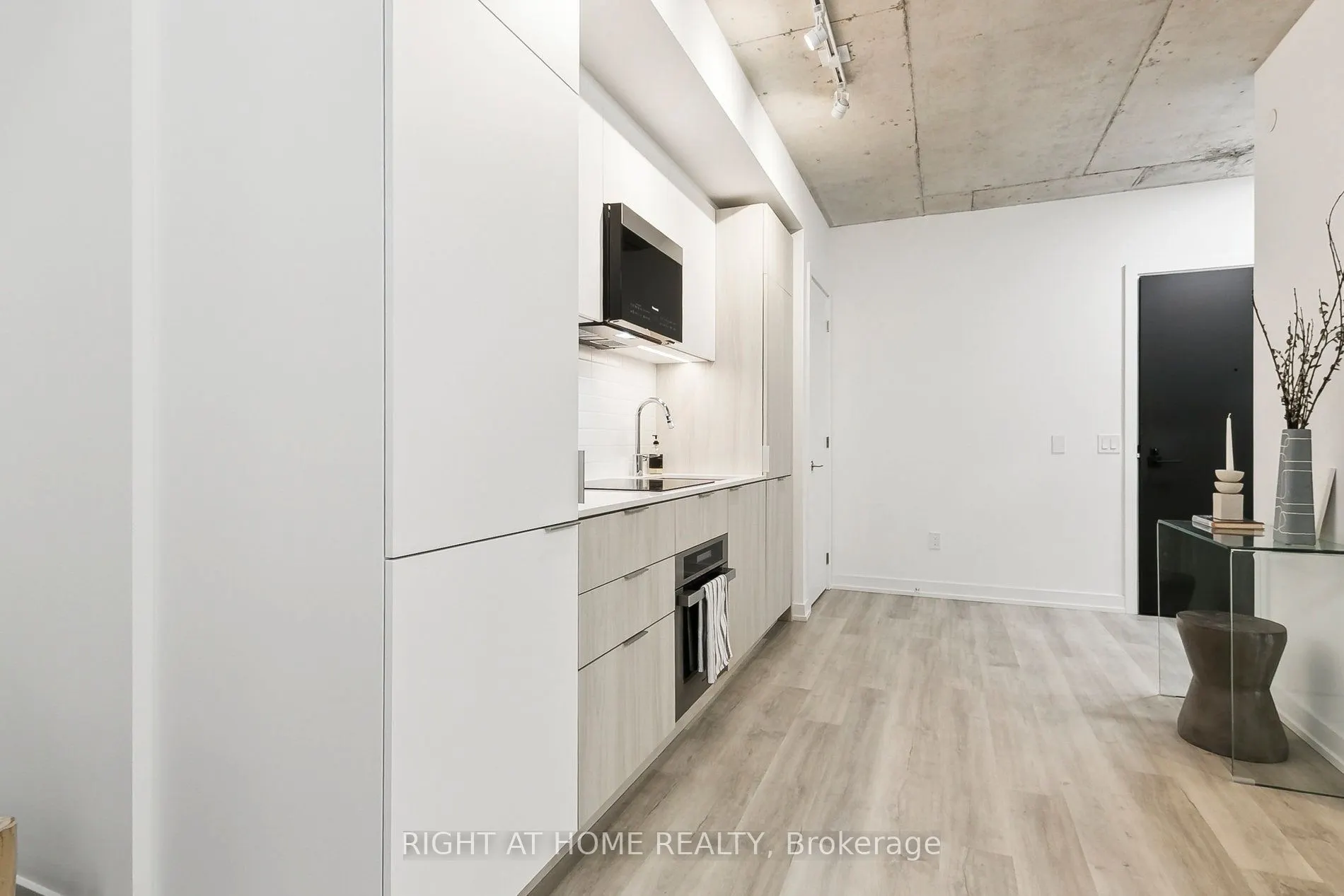 28 Eastern Avenue, #401