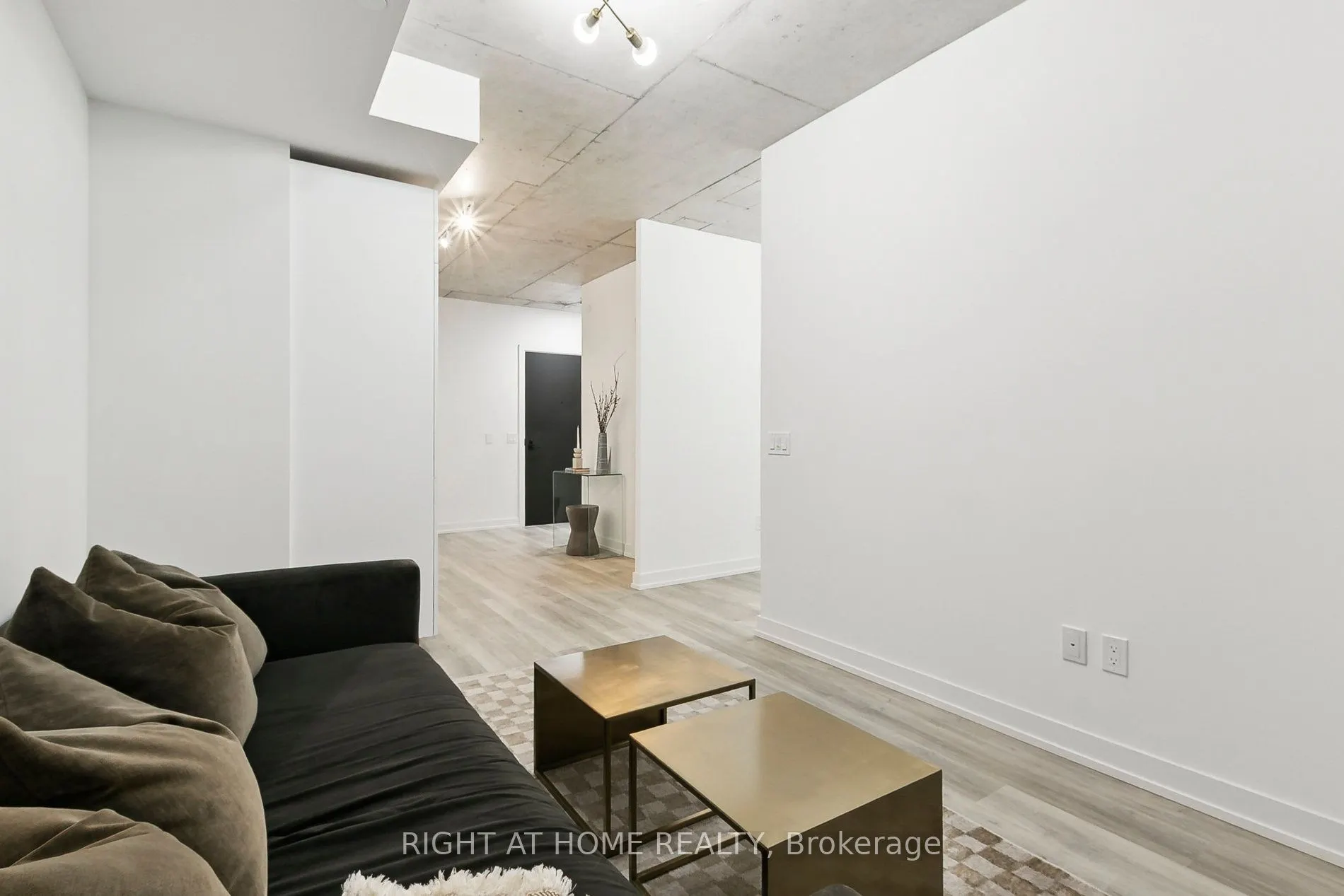 28 Eastern Avenue, #401