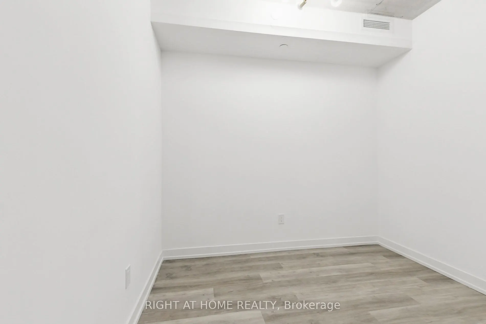 28 Eastern Avenue, #401