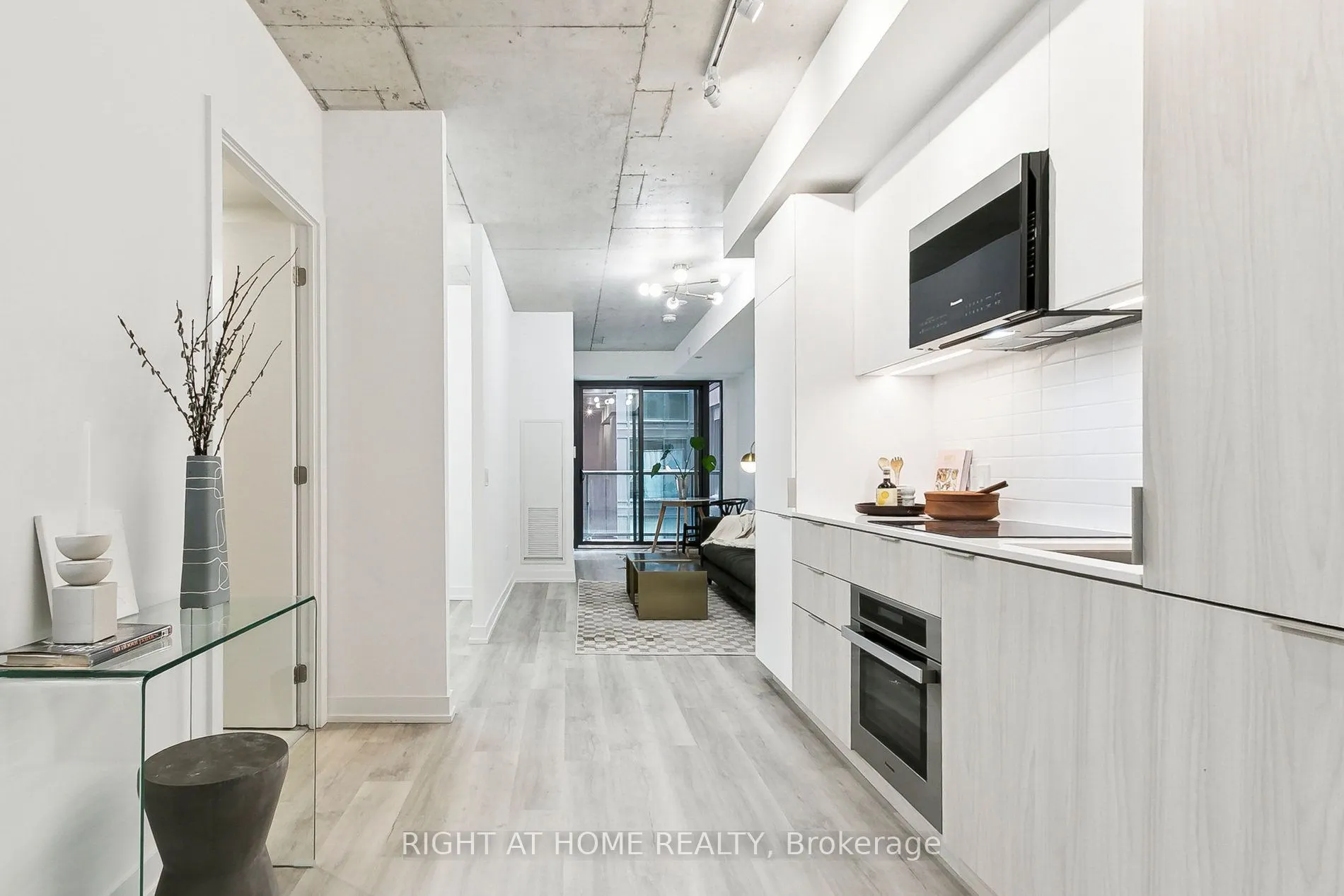 28 Eastern Avenue, #401