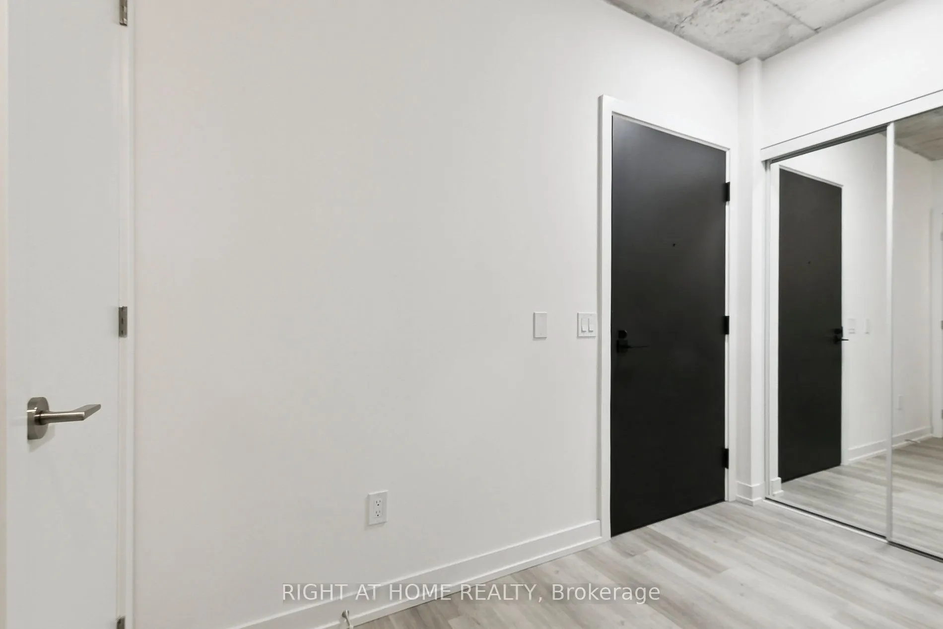 28 Eastern Avenue, #401