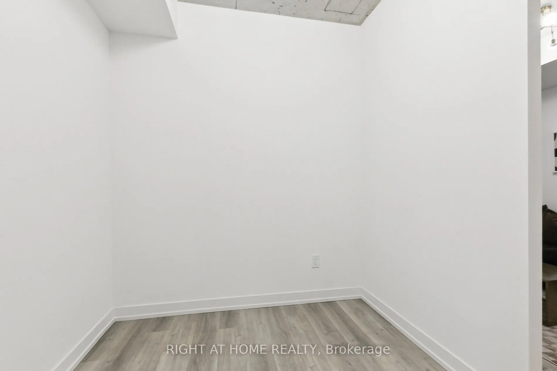 28 Eastern Avenue, #401