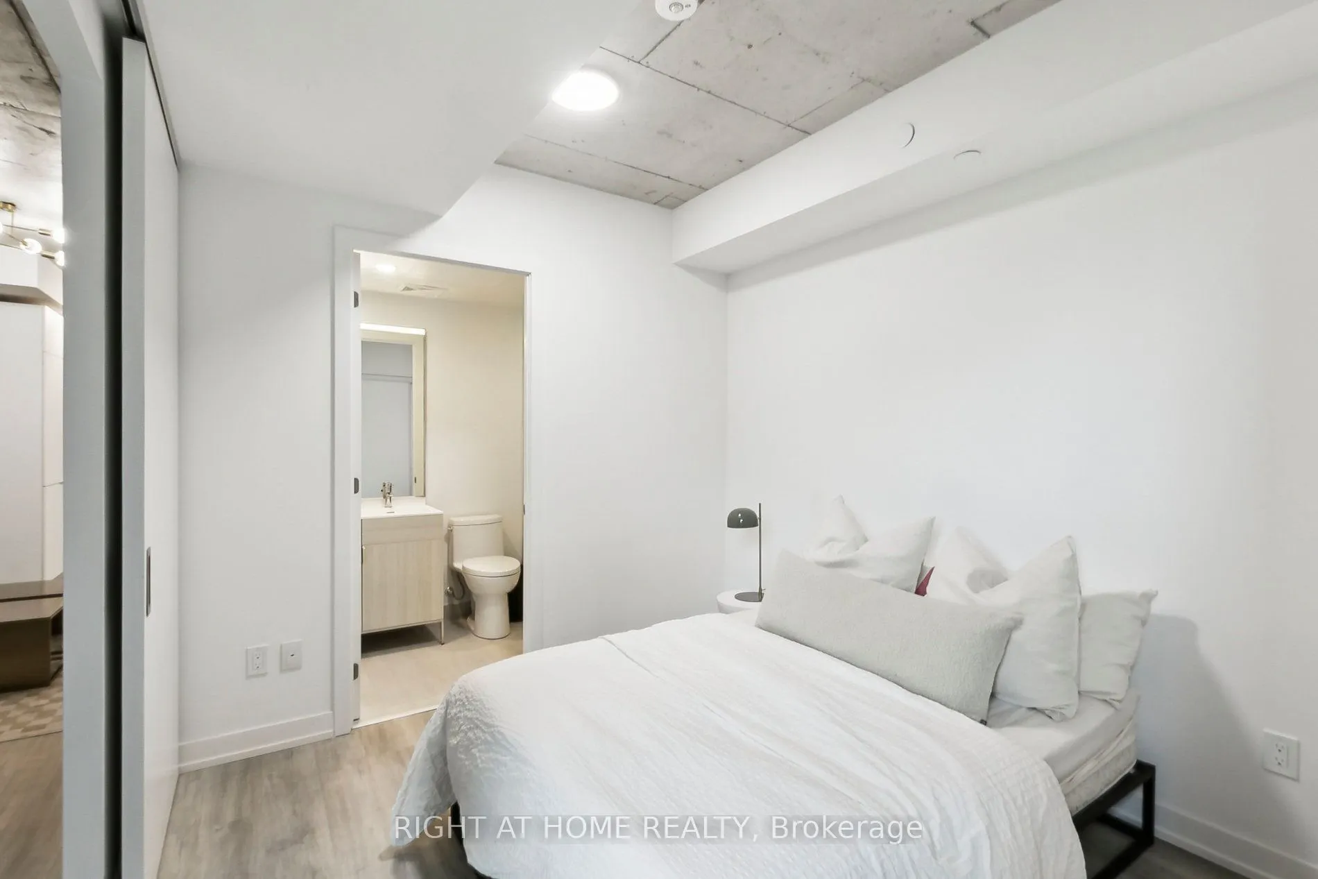 28 Eastern Avenue, #401