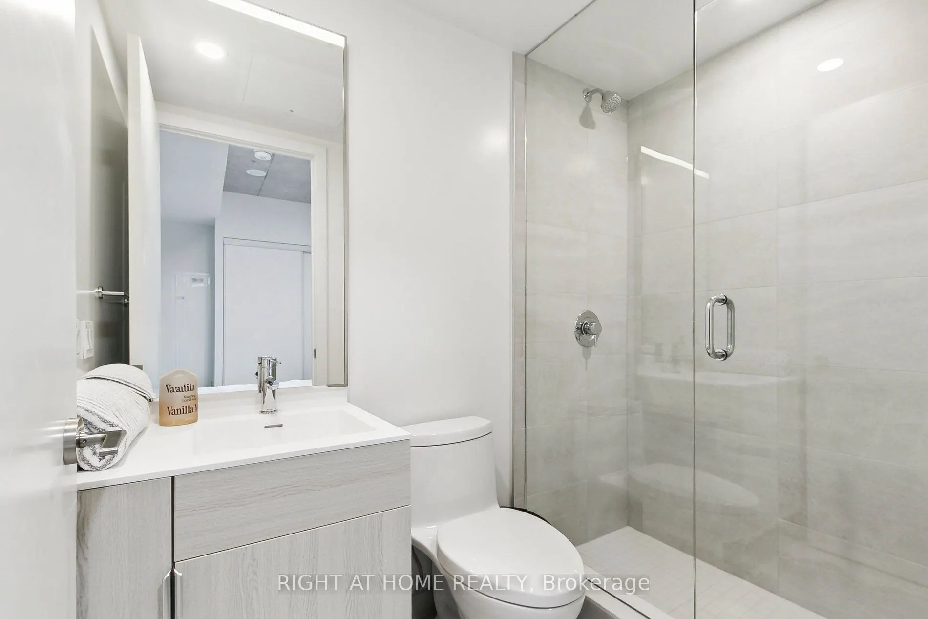 28 Eastern Avenue, #401