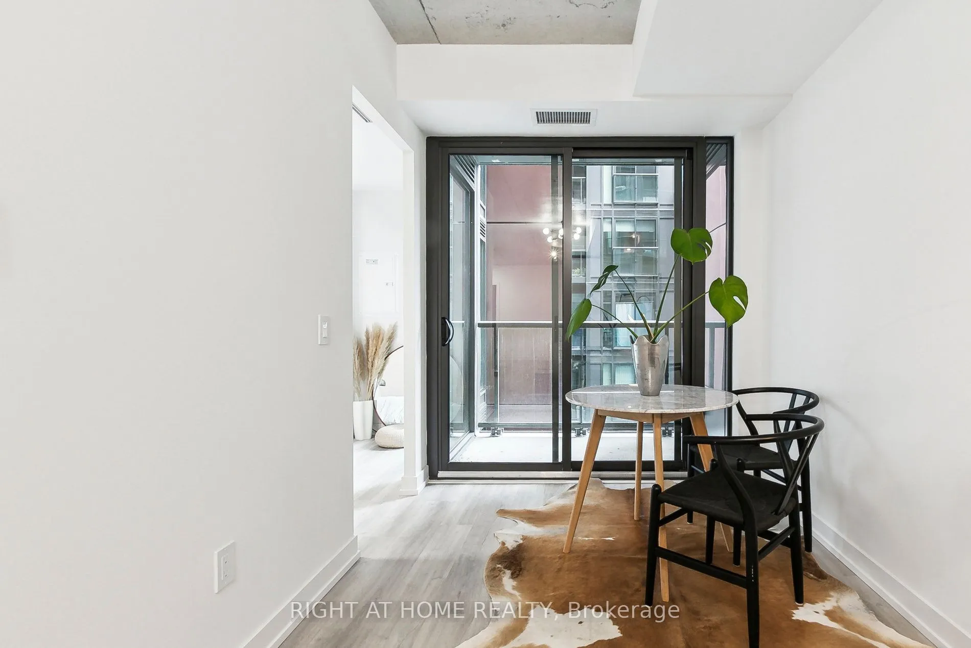 28 Eastern Avenue, #401
