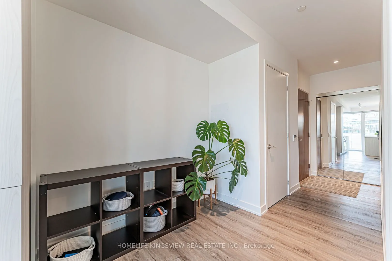 15 Queens Quay E, #923