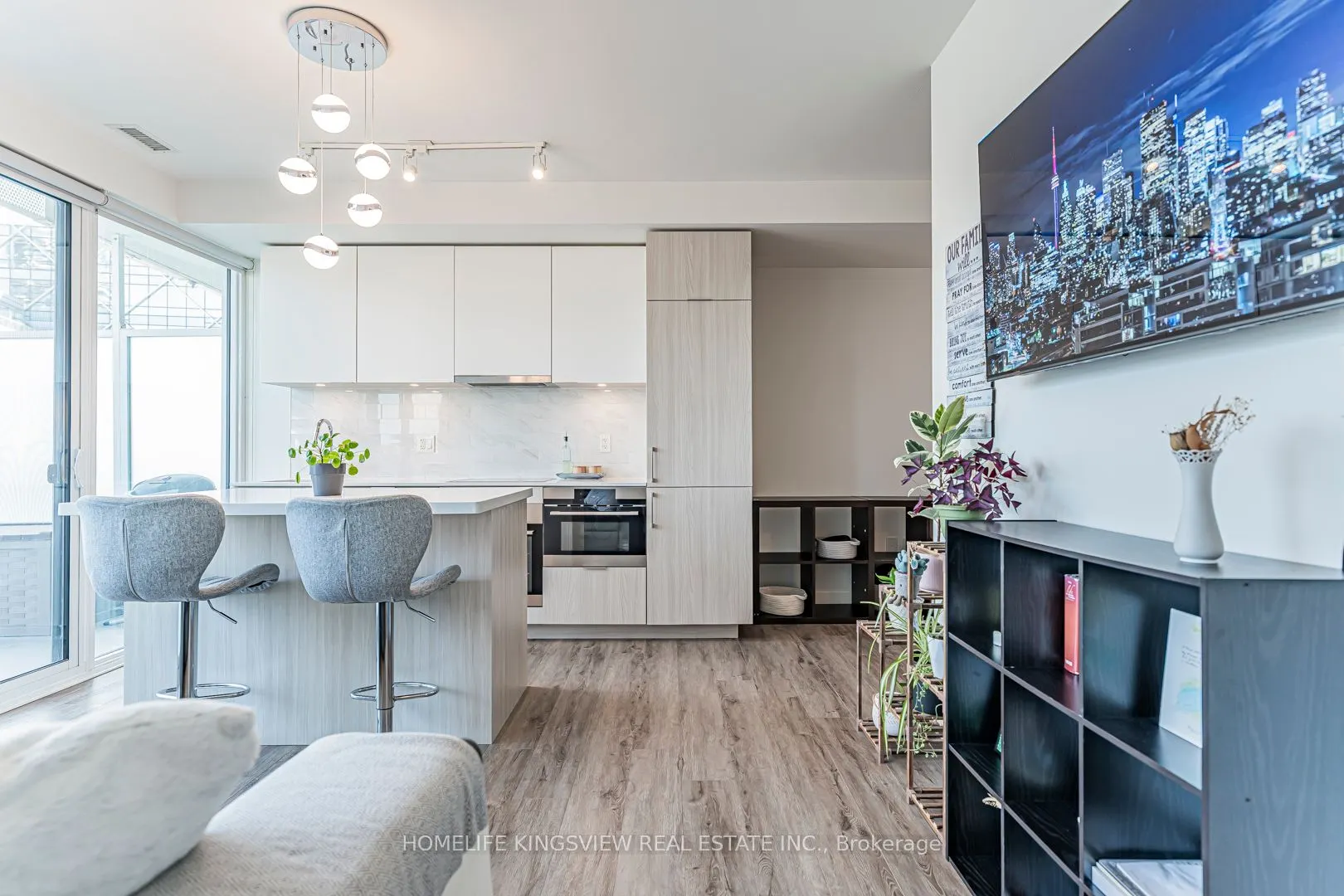 15 Queens Quay E, #923