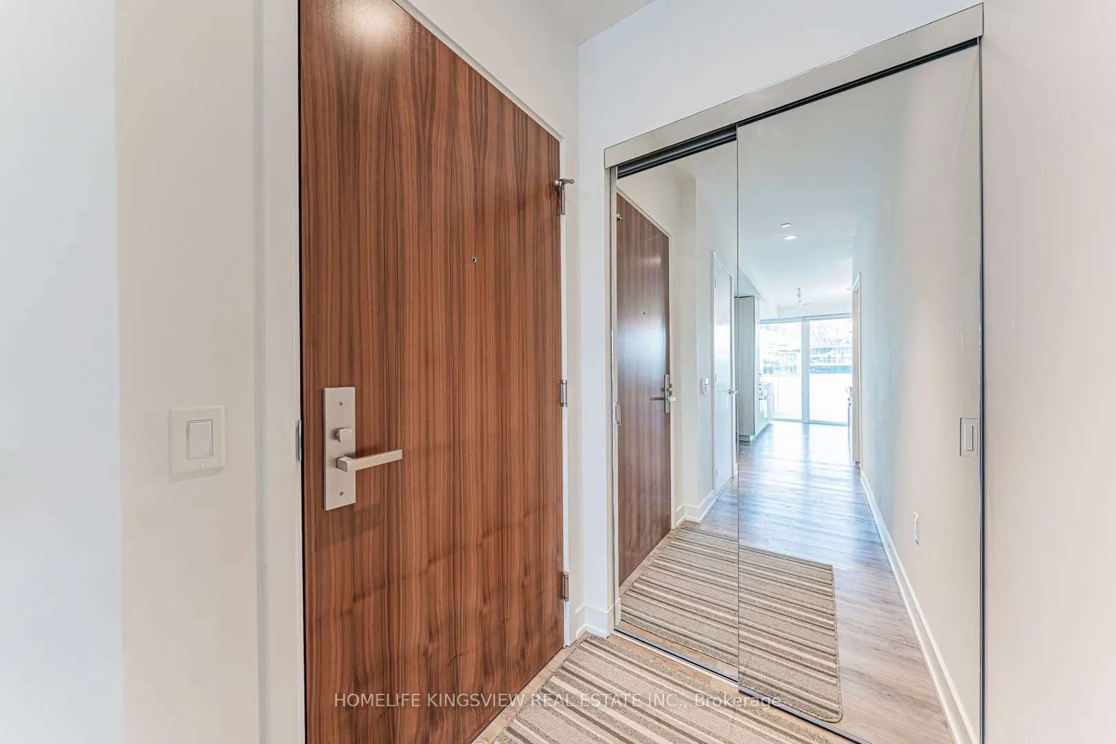 15 Queens Quay E, #923