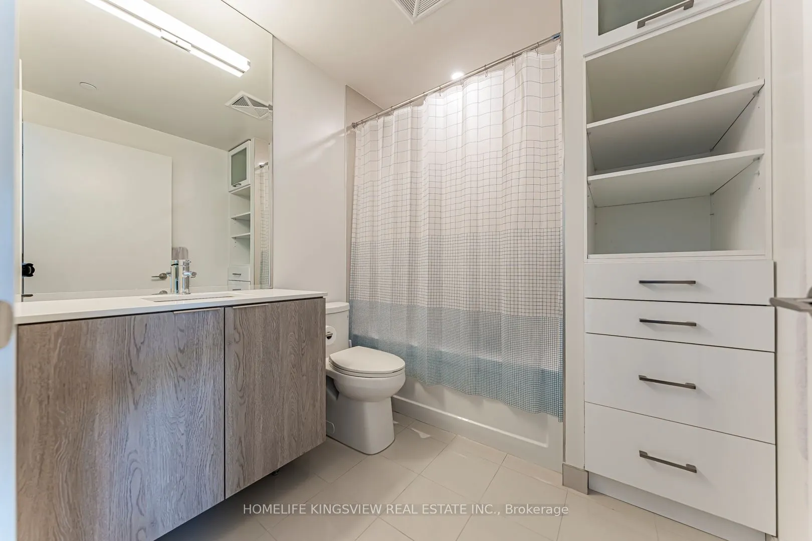 15 Queens Quay E, #923