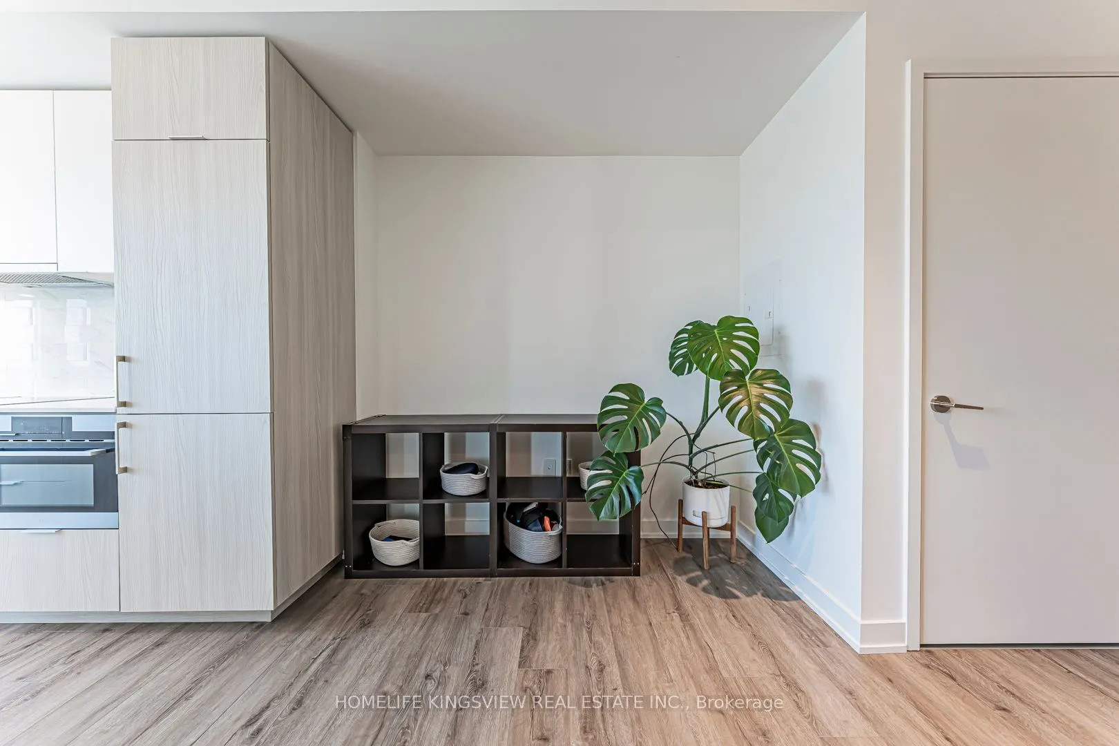 15 Queens Quay E, #923