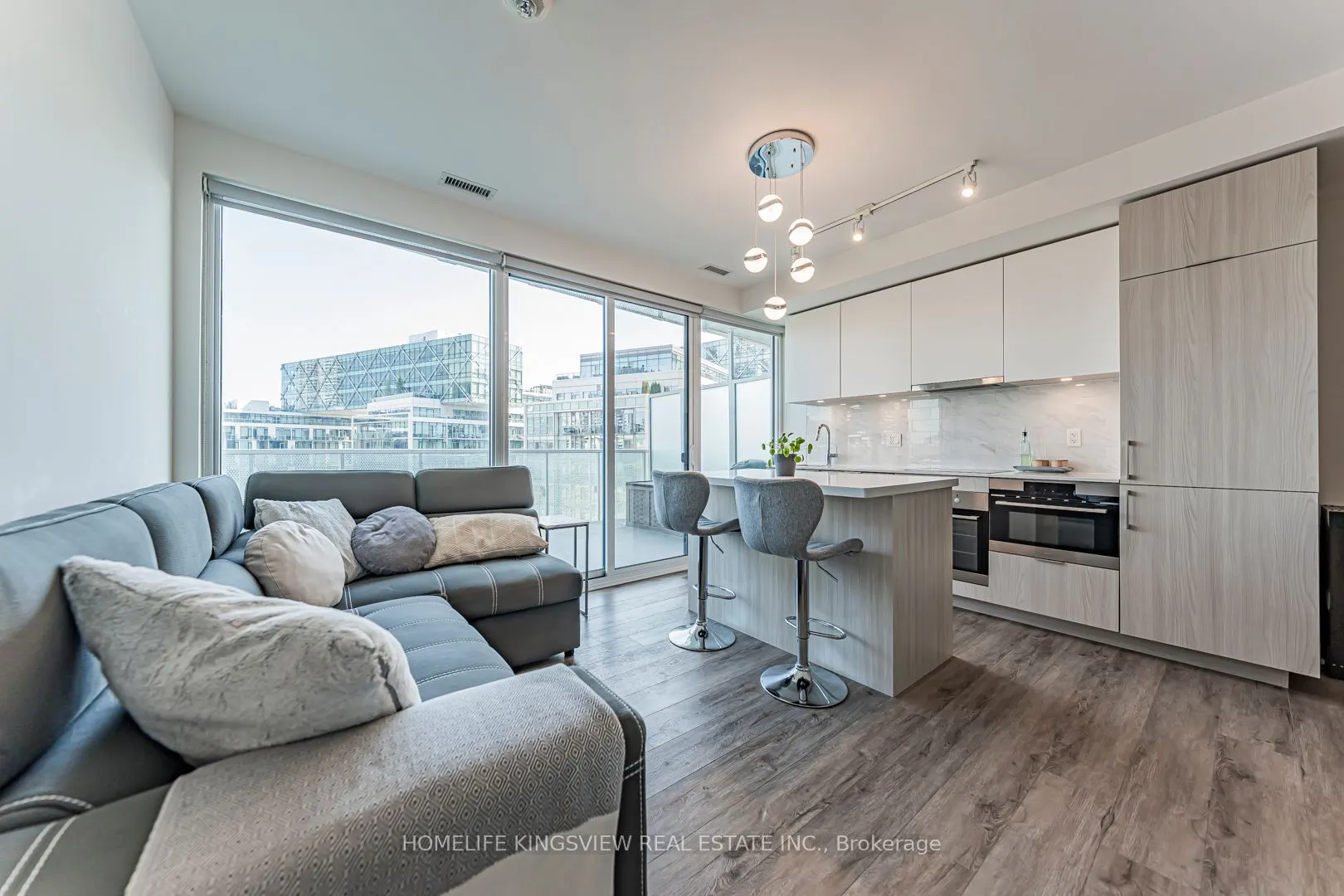 15 Queens Quay E, #923