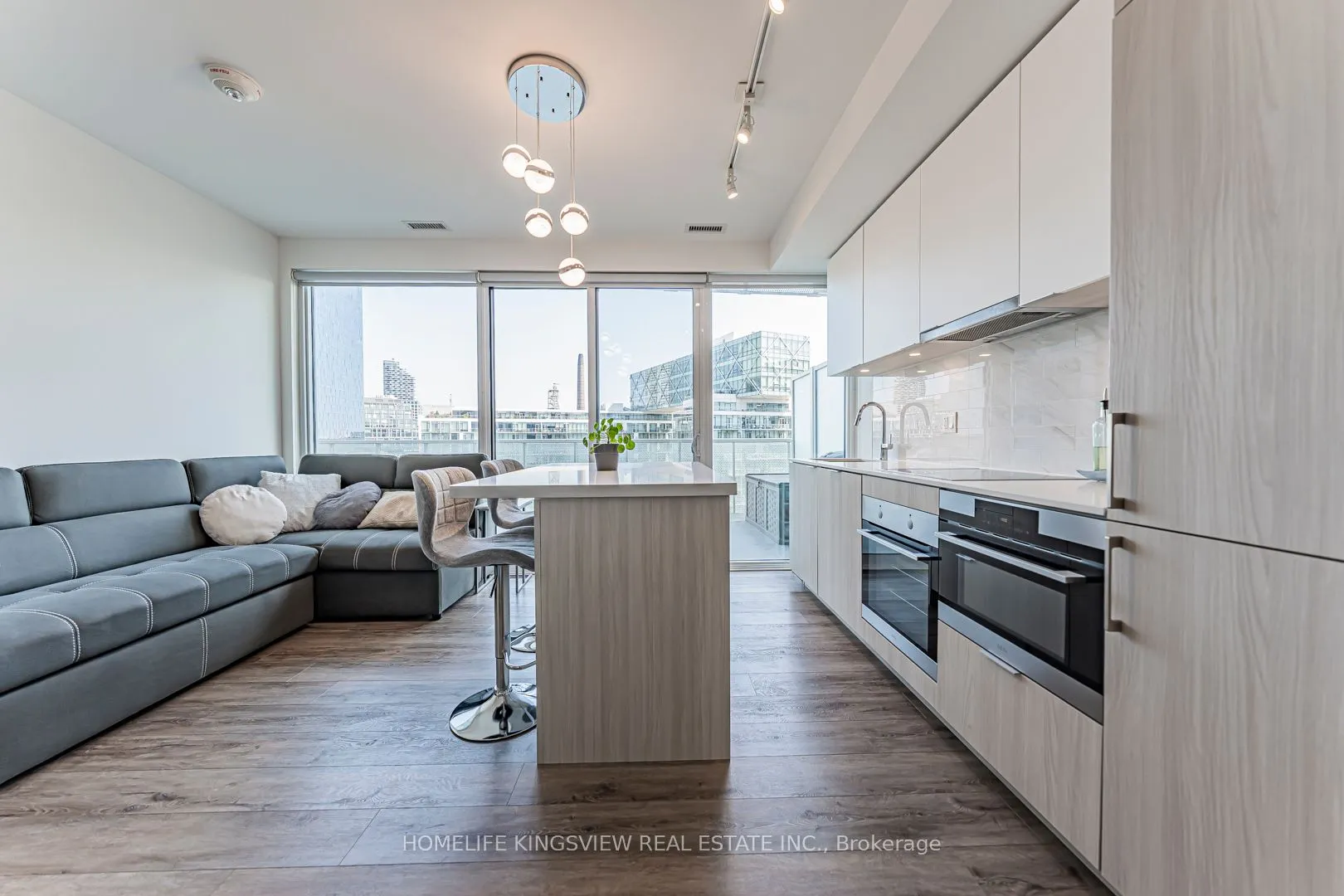15 Queens Quay E, #923
