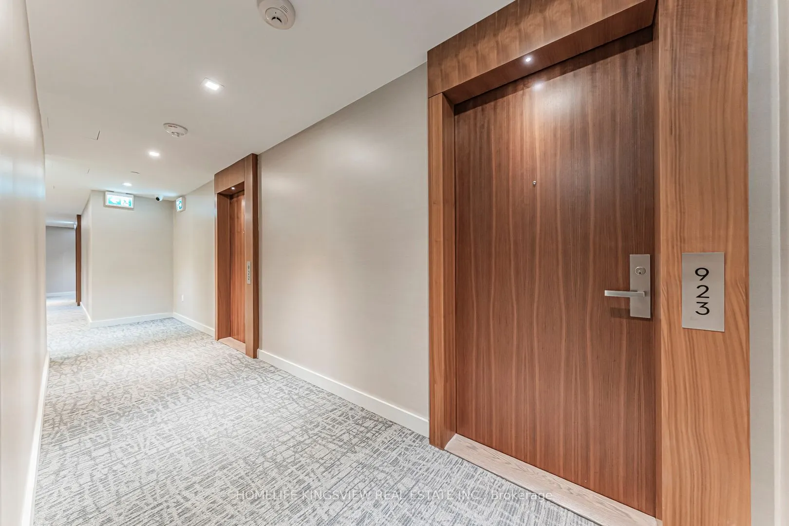 15 Queens Quay E, #923