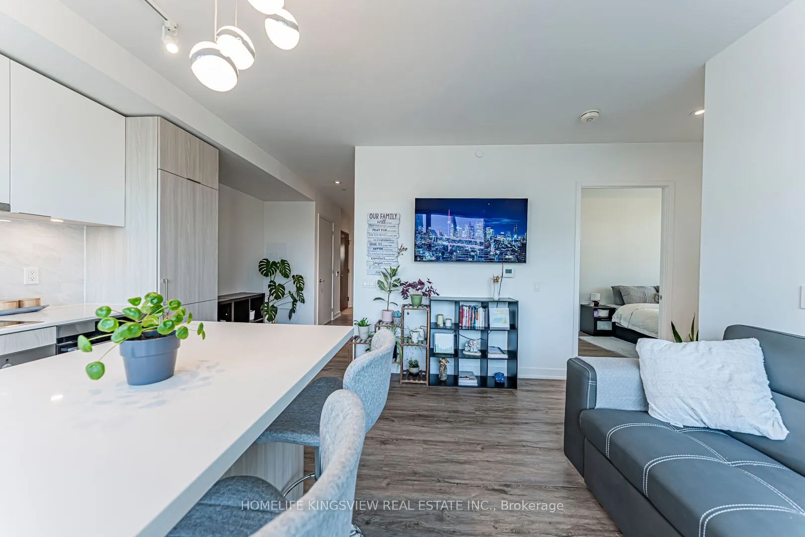 15 Queens Quay E, #923