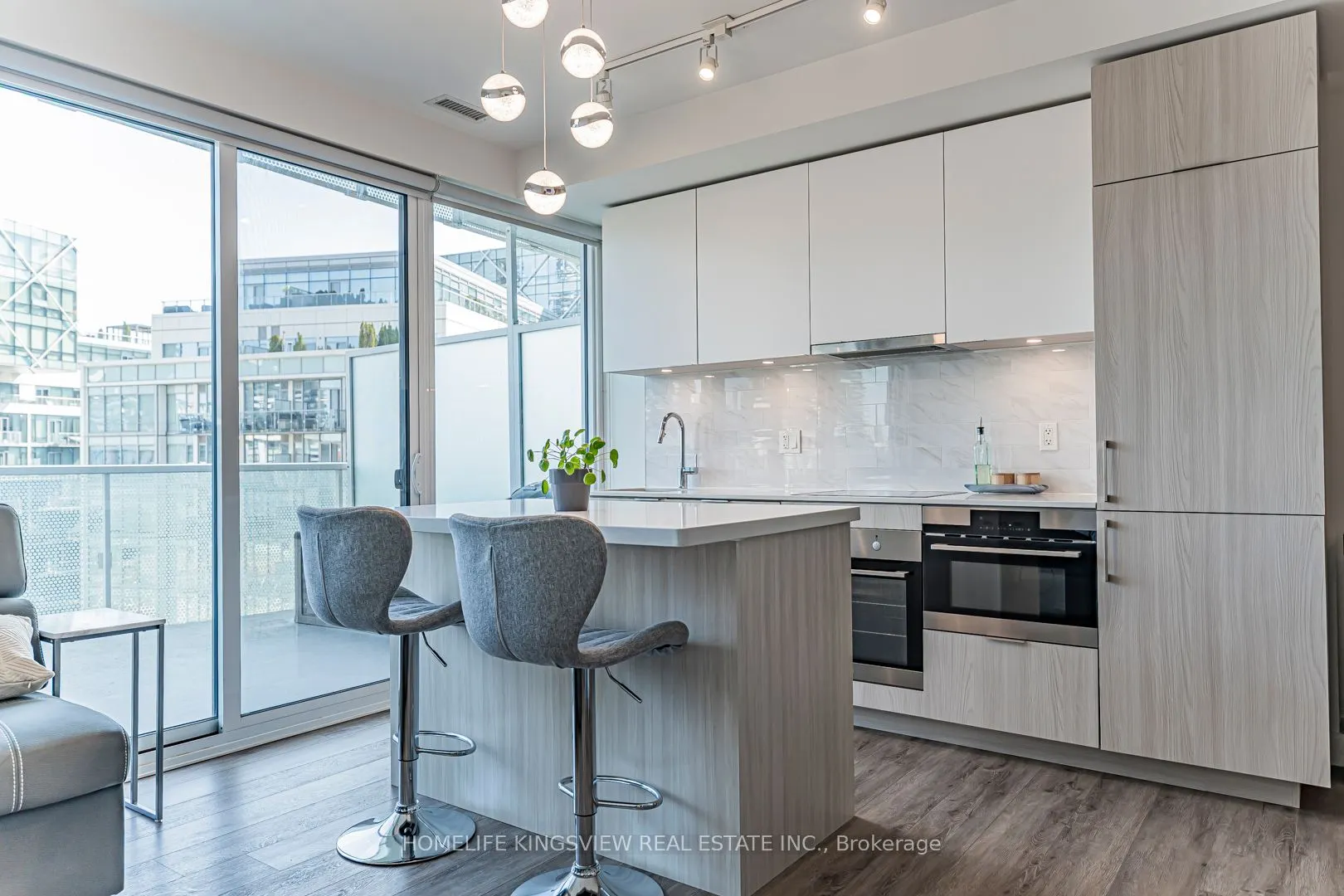15 Queens Quay E, #923