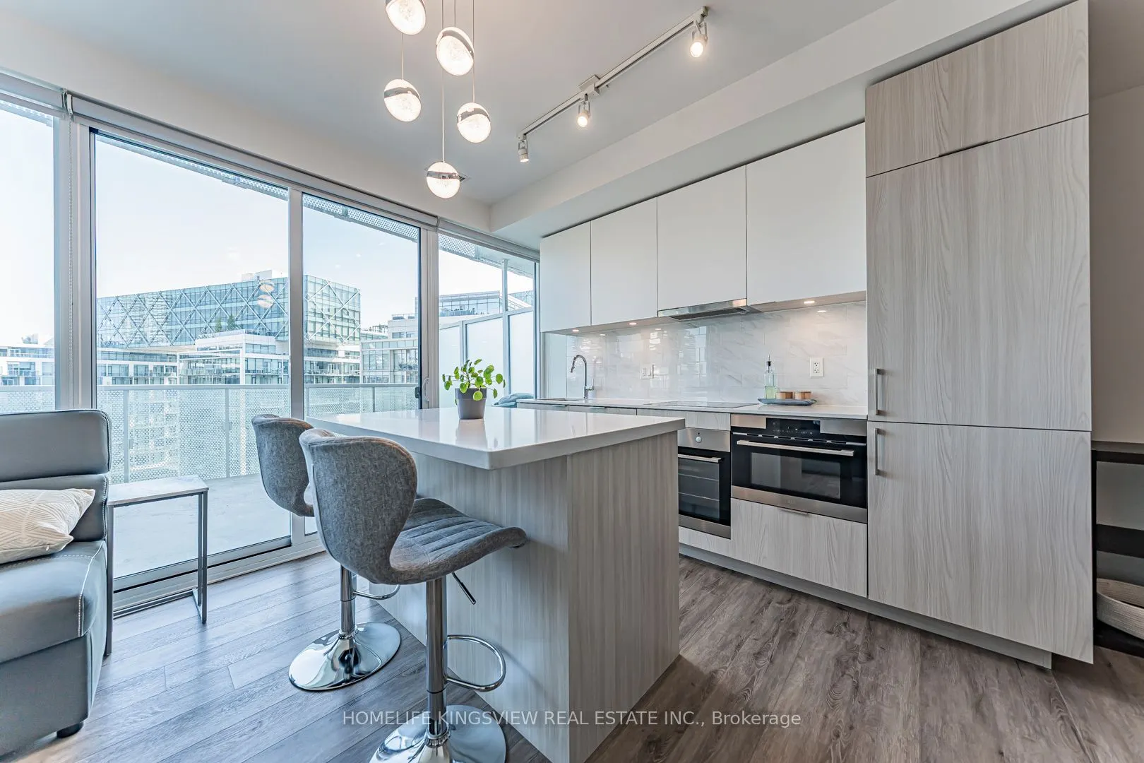 15 Queens Quay E, #923