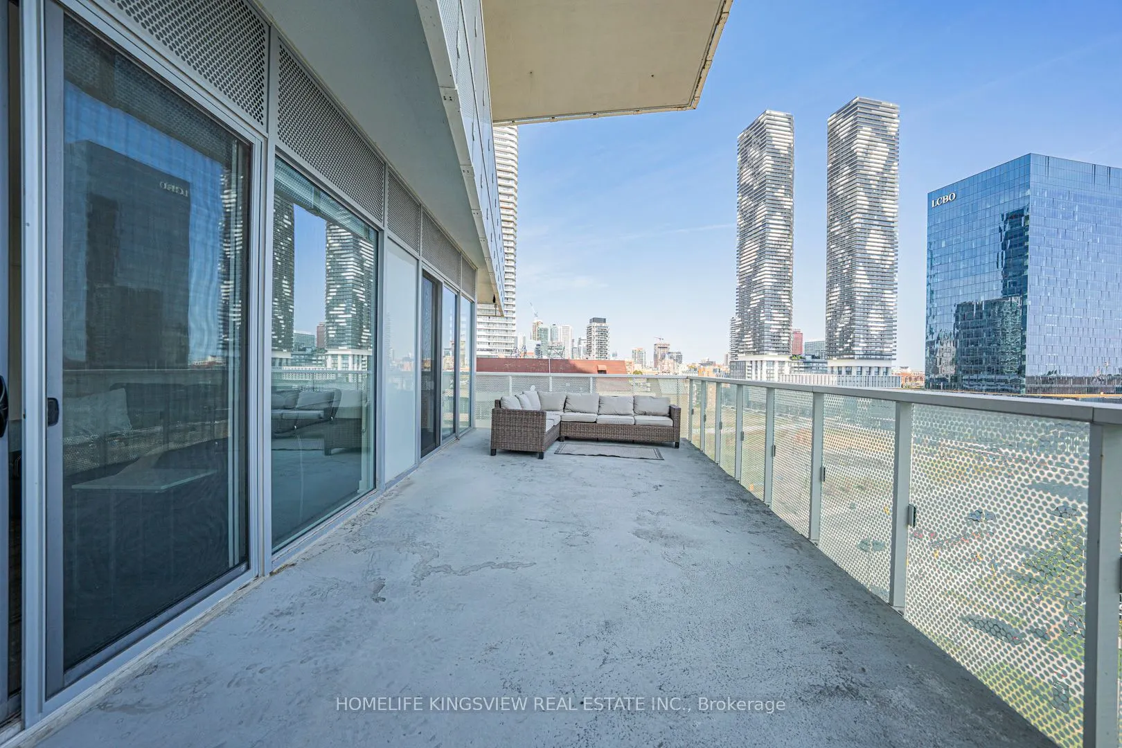 15 Queens Quay E, #923