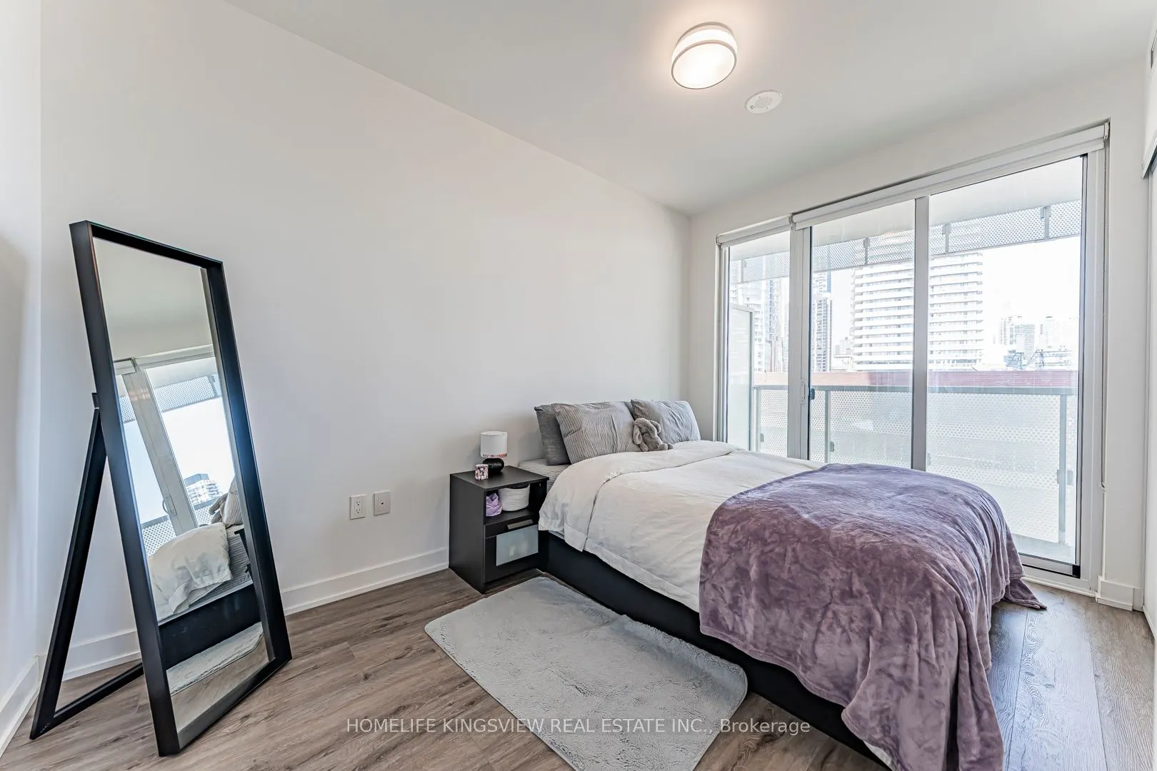 15 Queens Quay E, #923