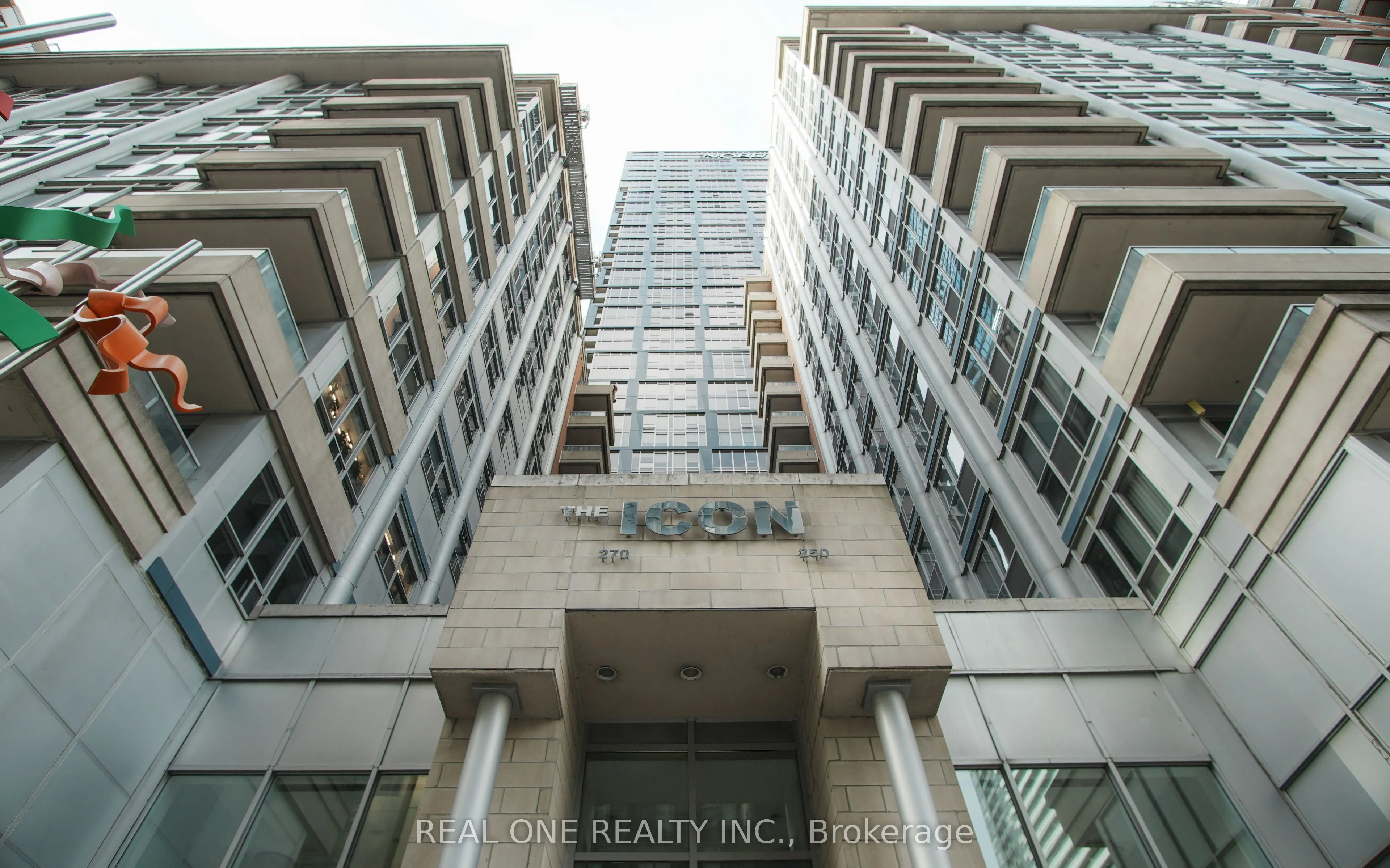 250 Wellington Street W, #929