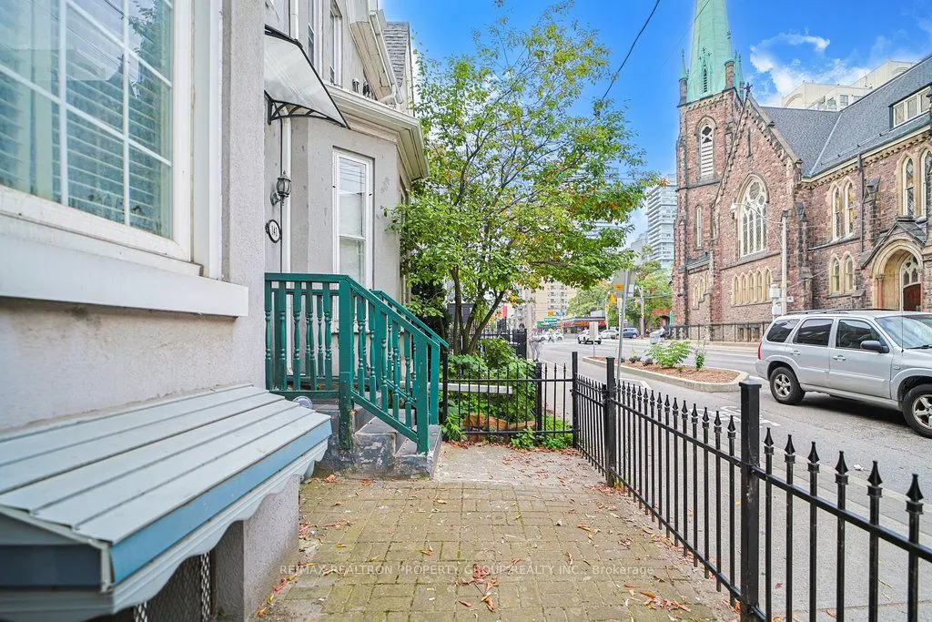 141 Gerrard Street E