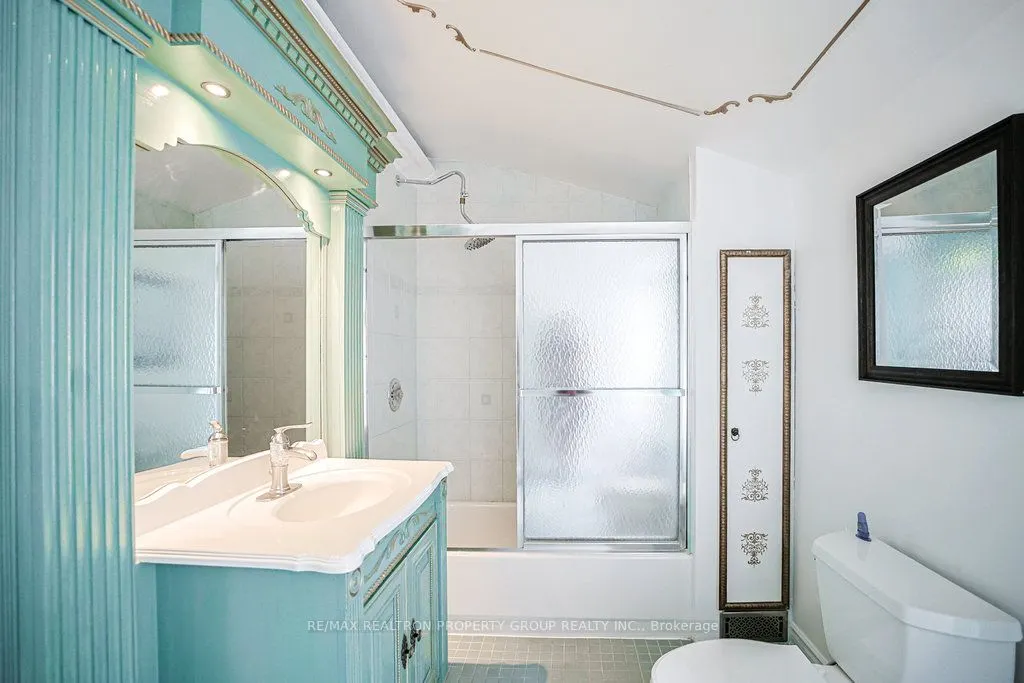 141 Gerrard Street E
