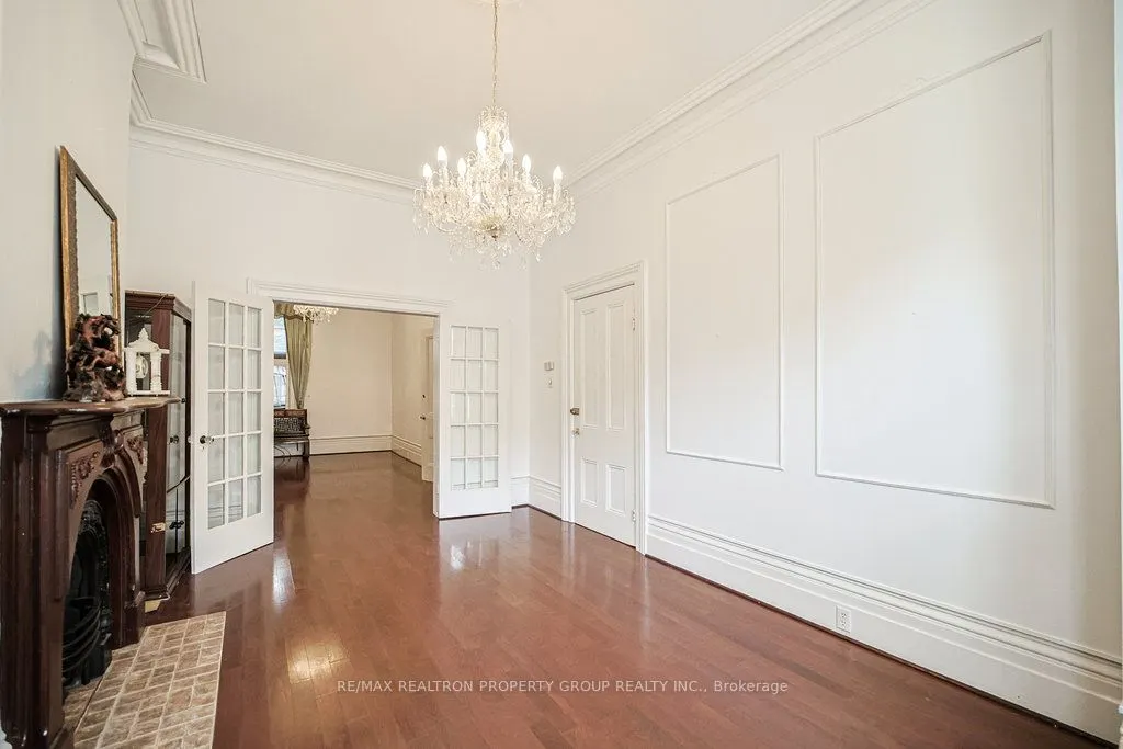 141 Gerrard Street E