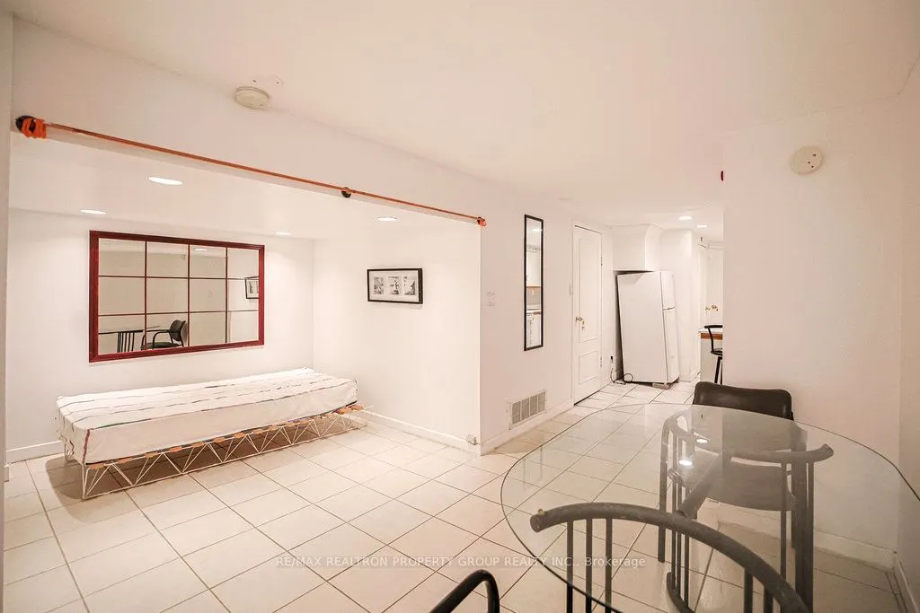 141 Gerrard Street E