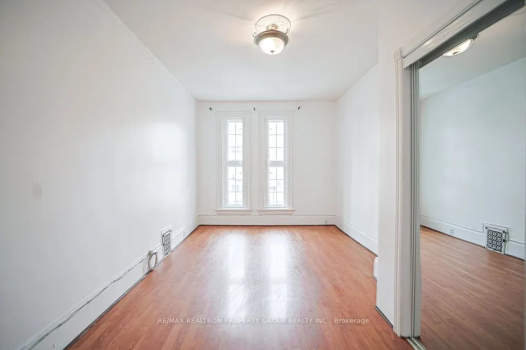 141 Gerrard Street E